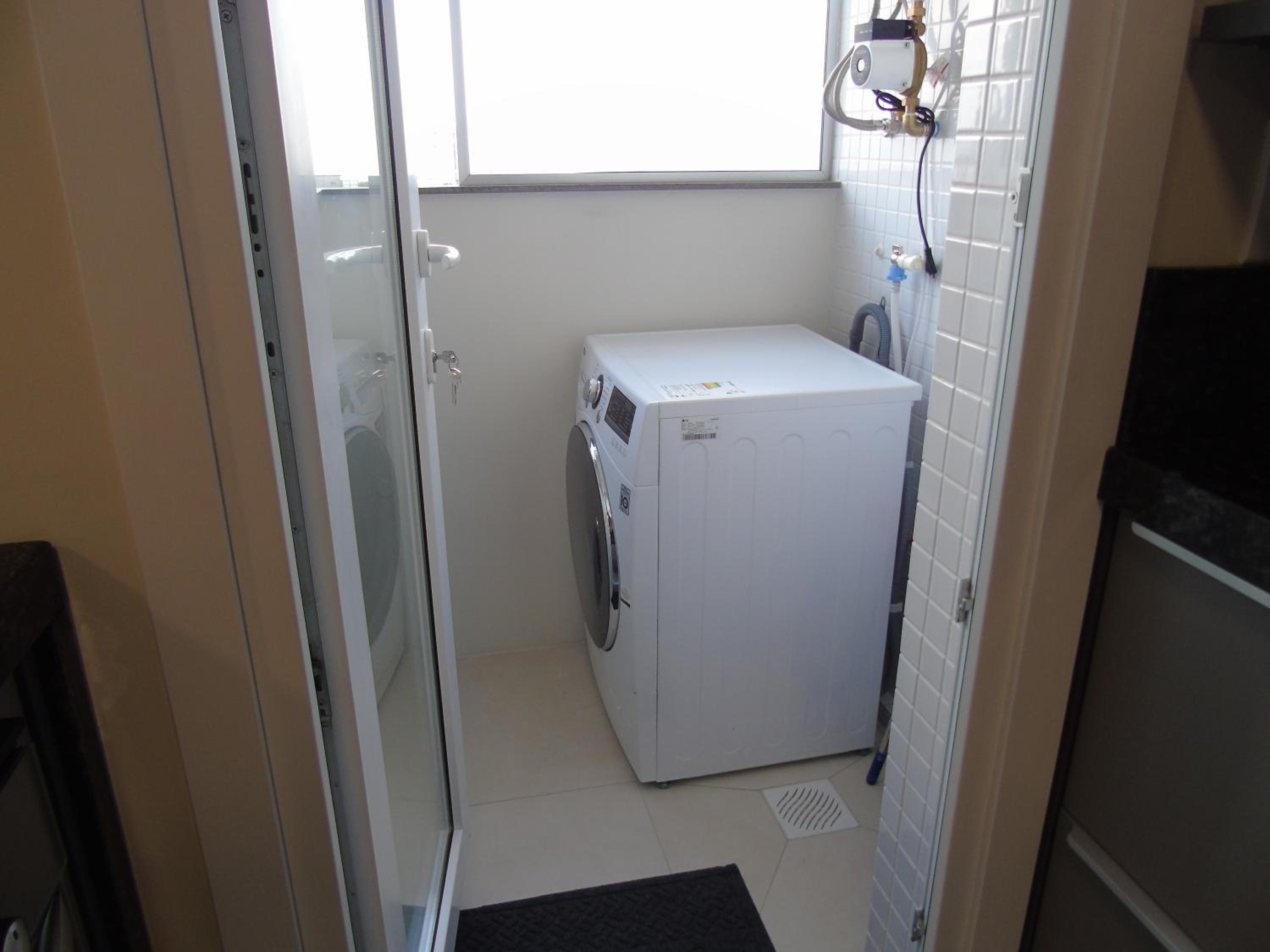 One-Bedroom Apartment - Photo 9