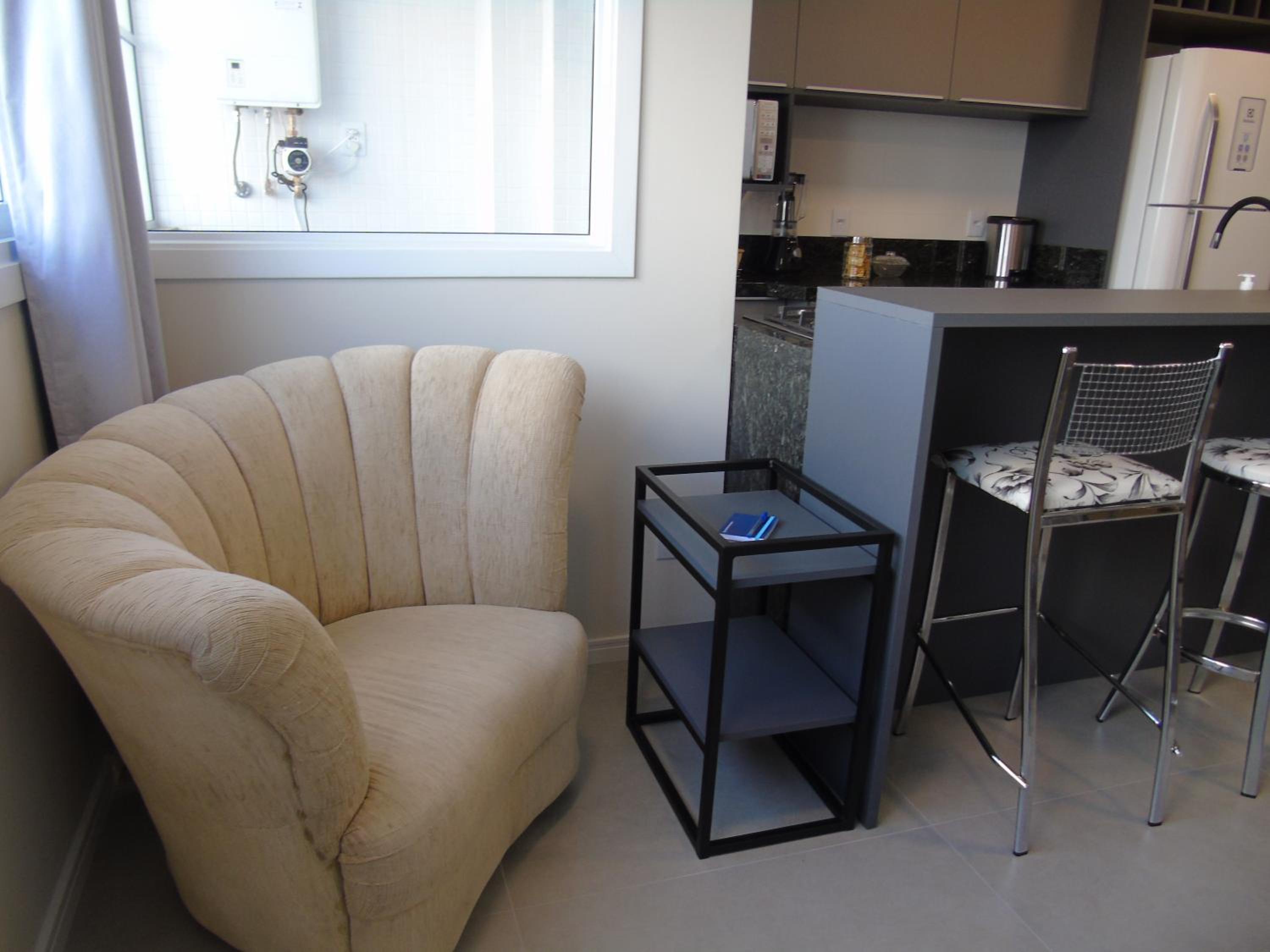 One-Bedroom Apartment - Photo 2