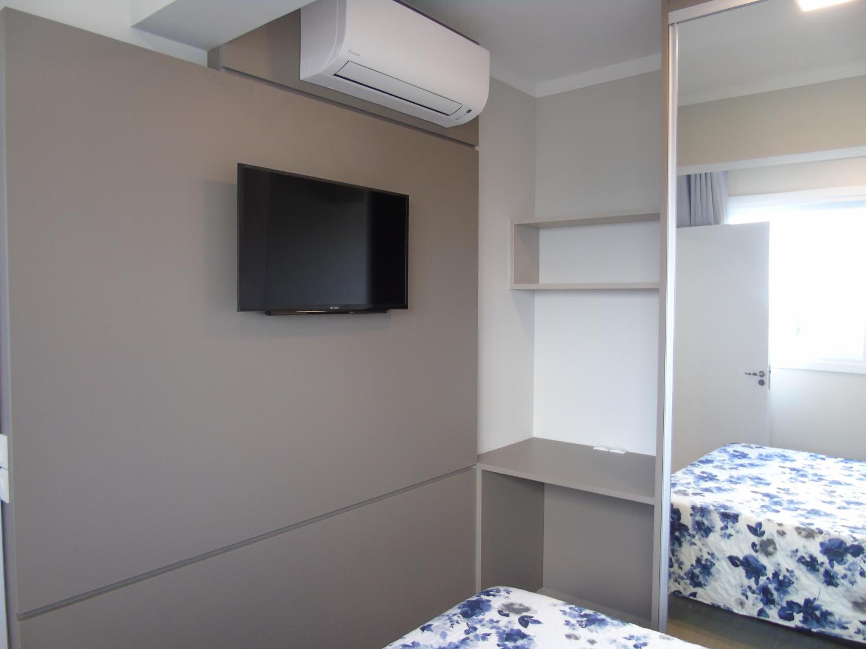 One-Bedroom Apartment - Photo 1