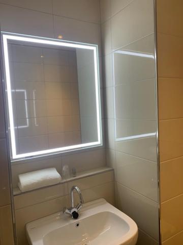 Single Room with Private Bathroom photo 3