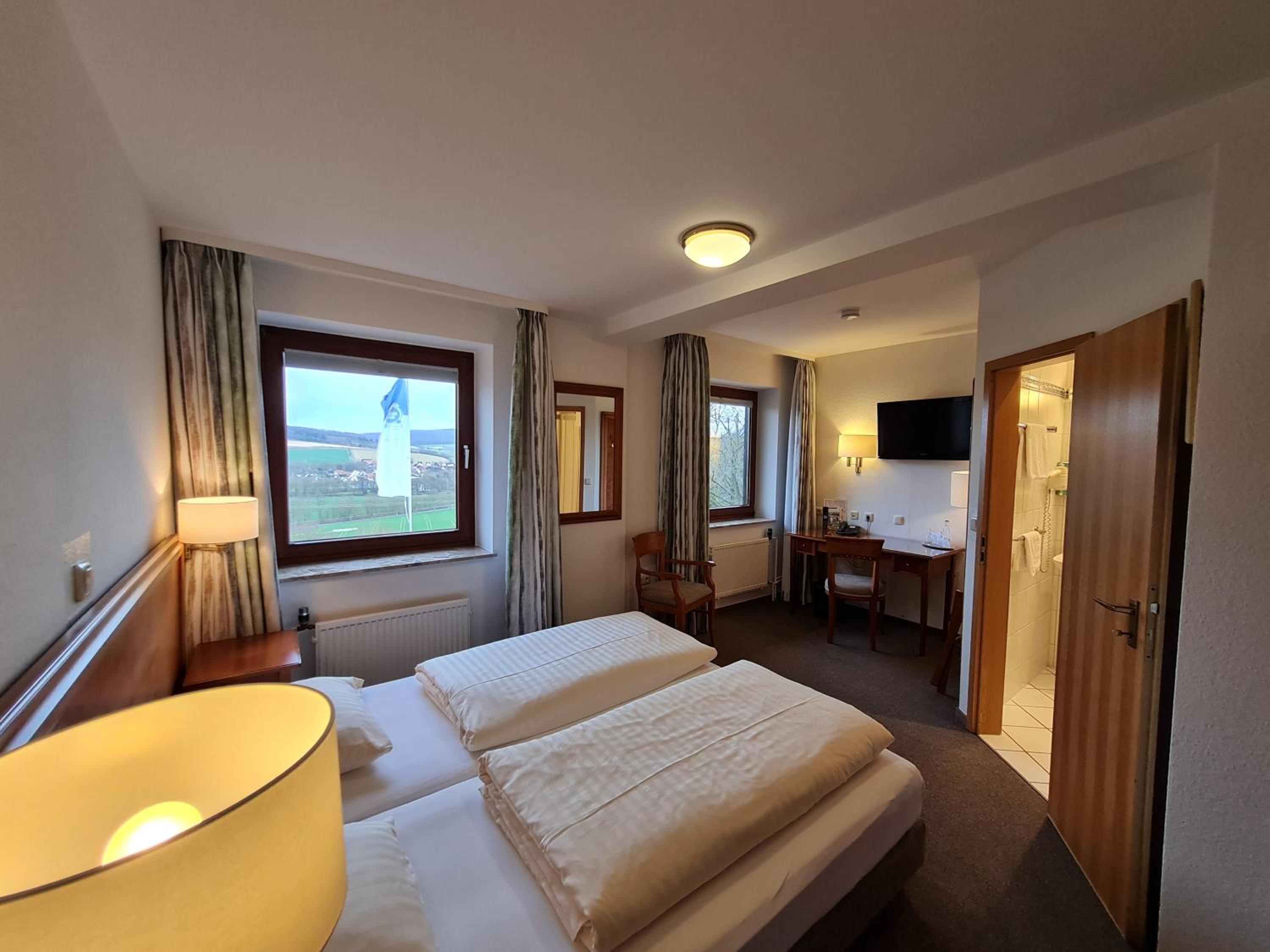 Double or Twin Room - Photo 5