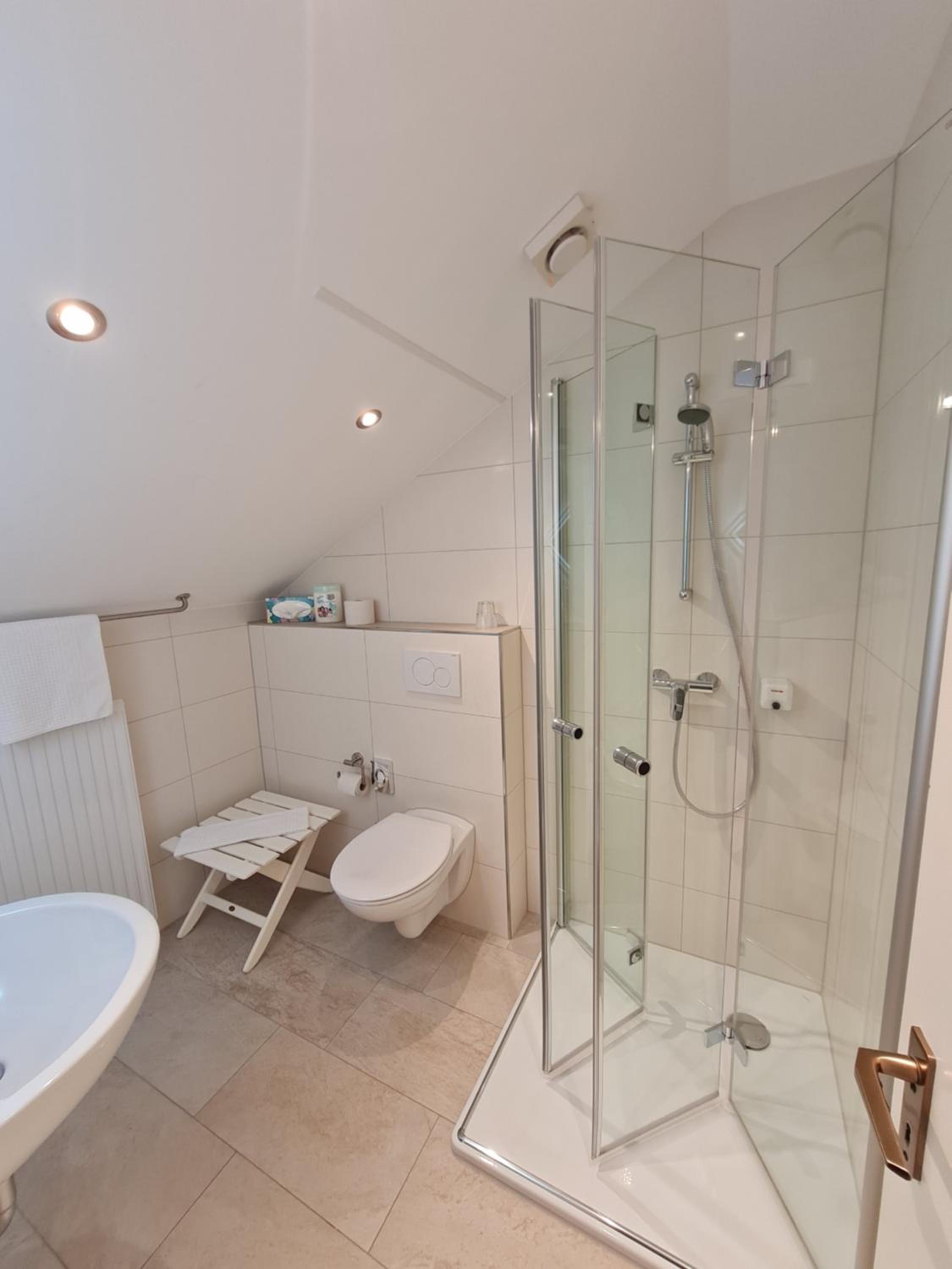 Double or Twin Room - Photo 7