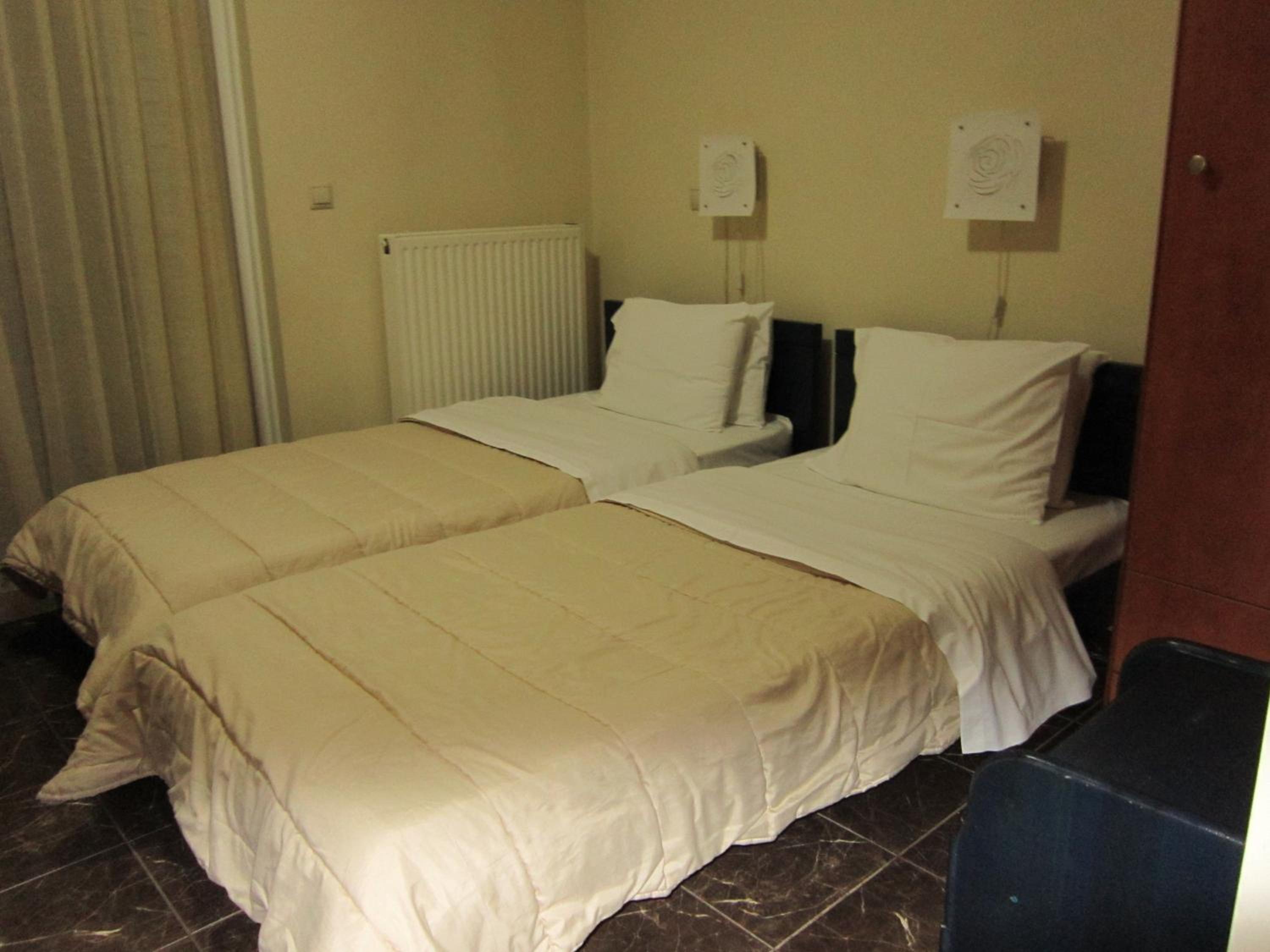 Triple Room with Balcony - Photo 14