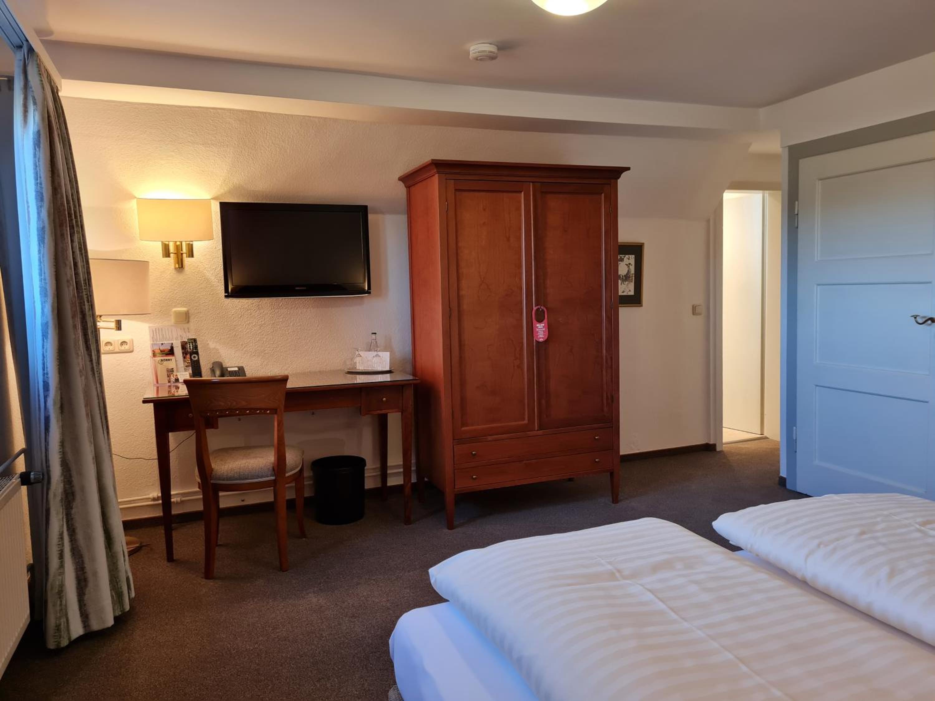 Double or Twin Room - Photo 6