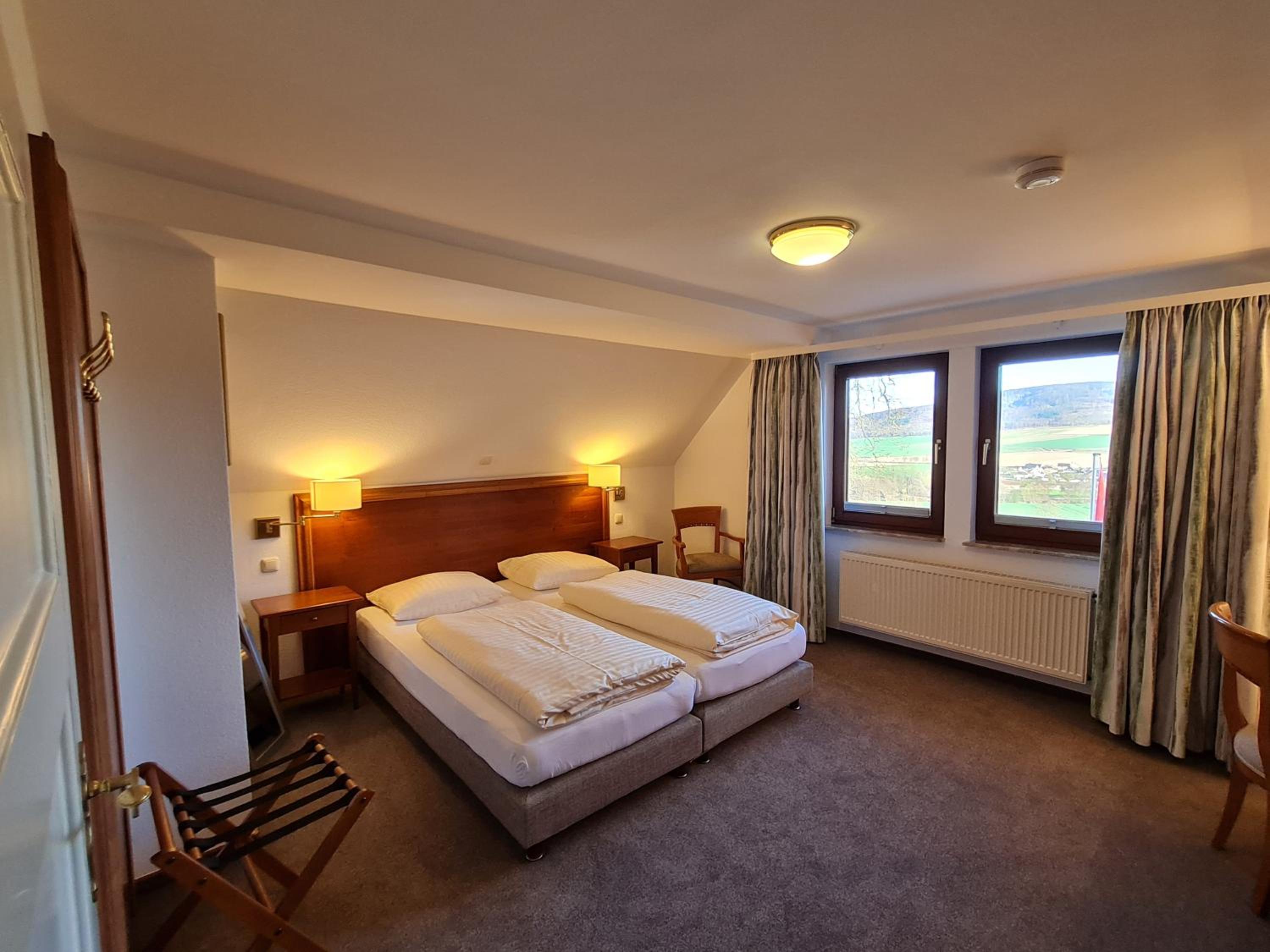 Large Double or Twin Room - Photo 8
