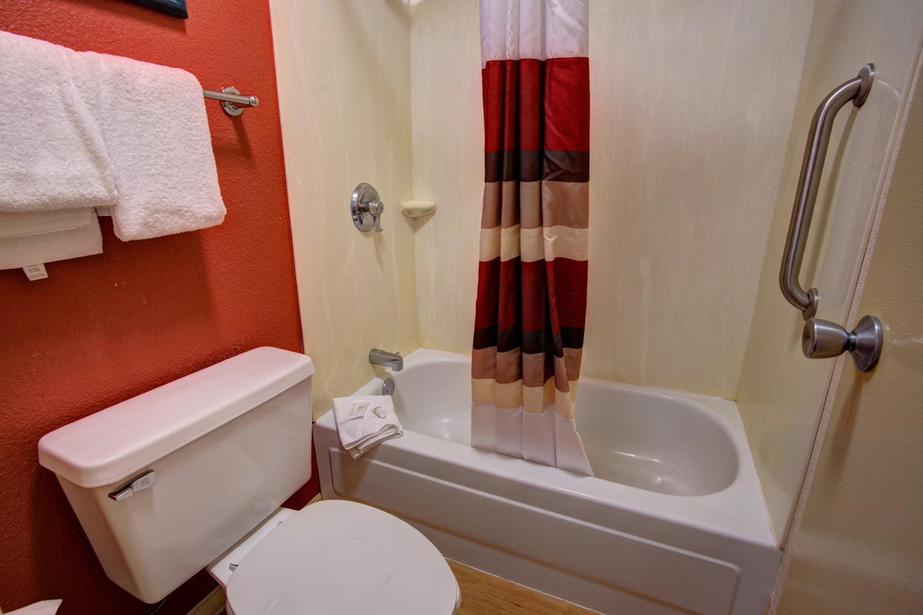  Standard Room with Two Double Beds Smoke Free - Photo 4