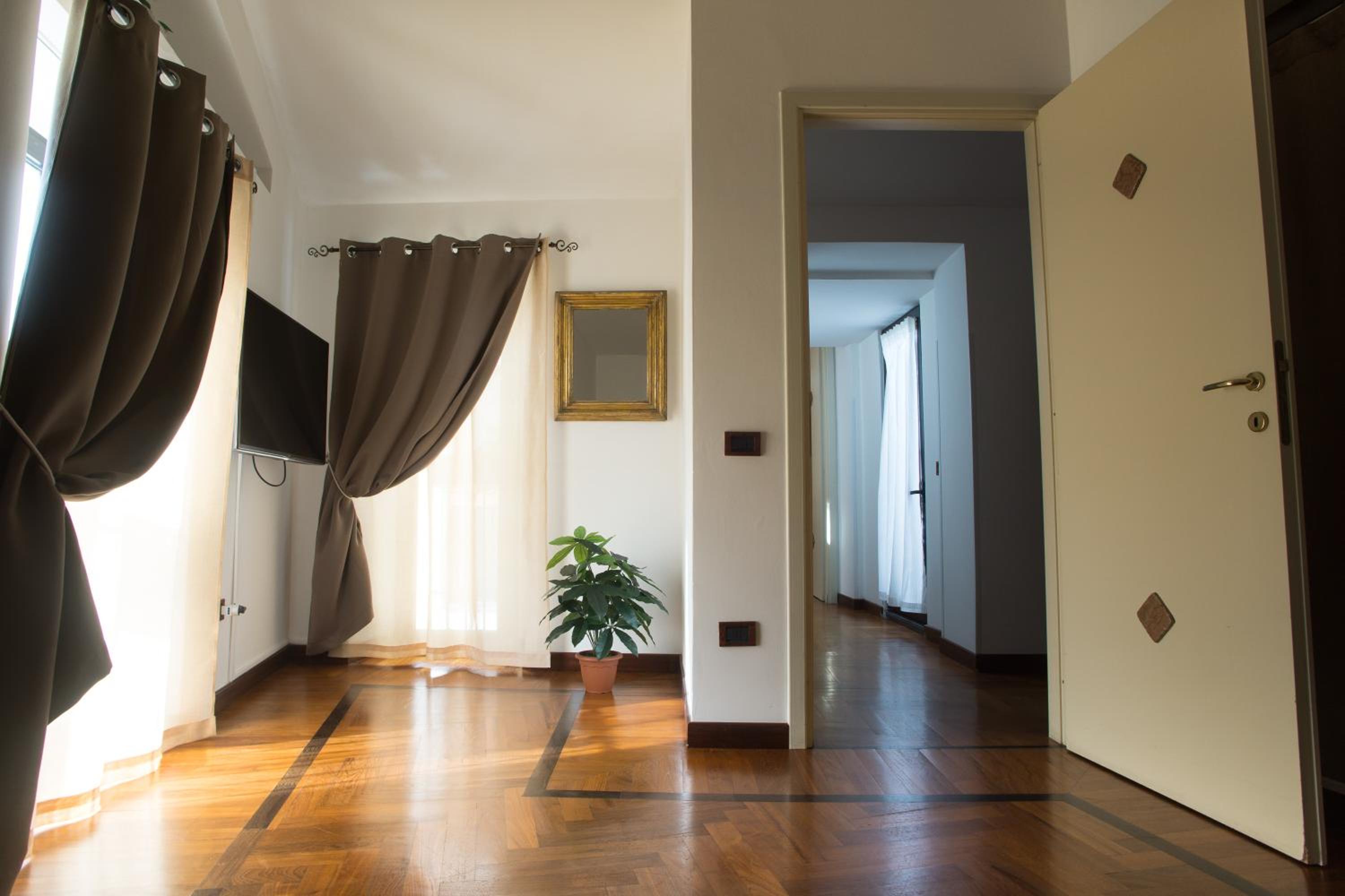 Deluxe Suite with Spa Bath - Photo 10