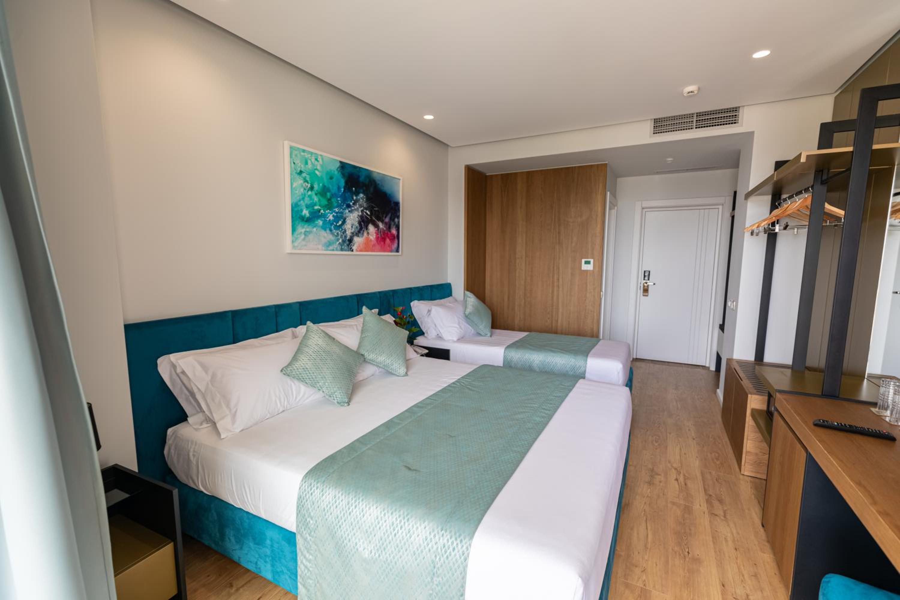 Triple Room with City View