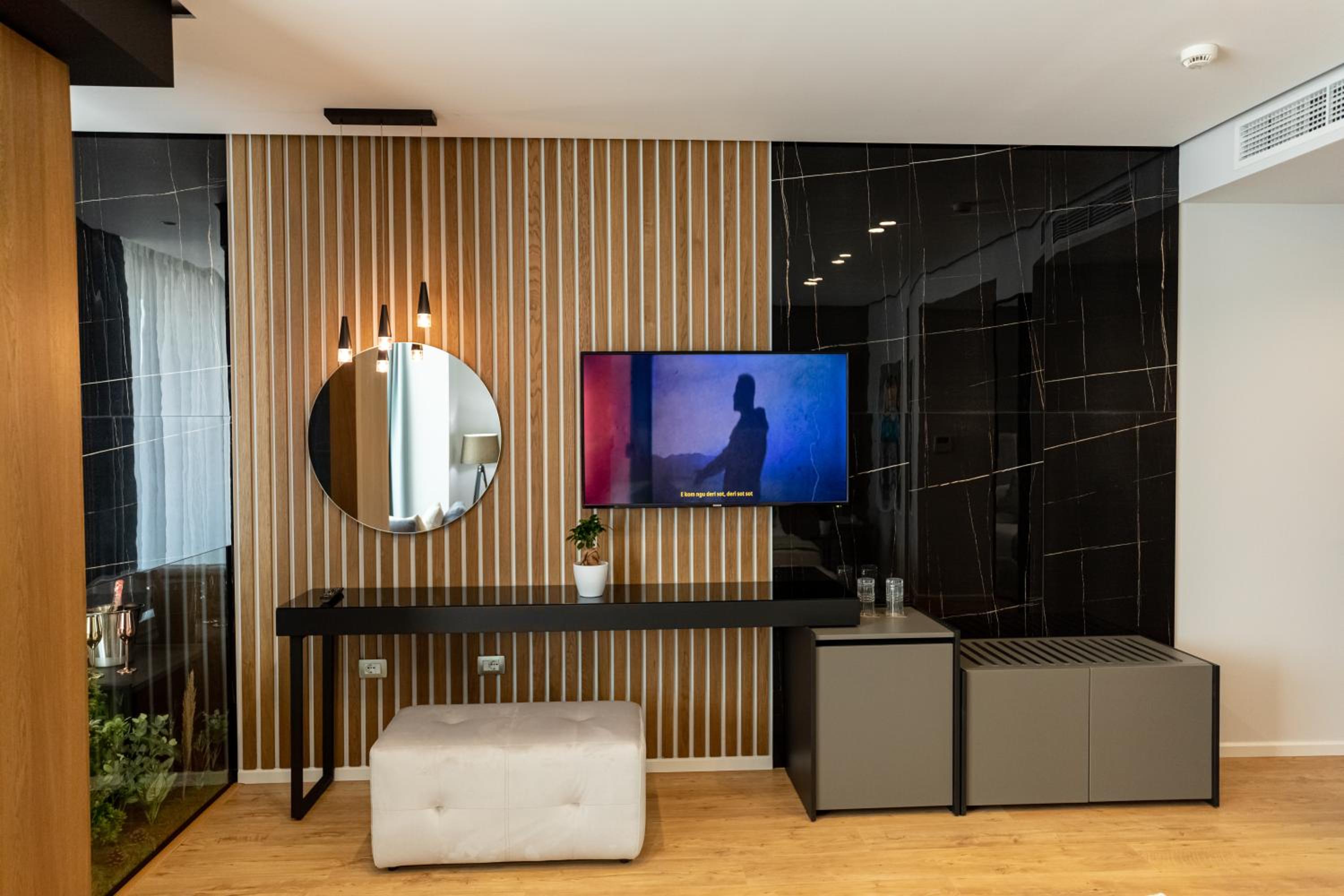 Suite with Hot Tub
