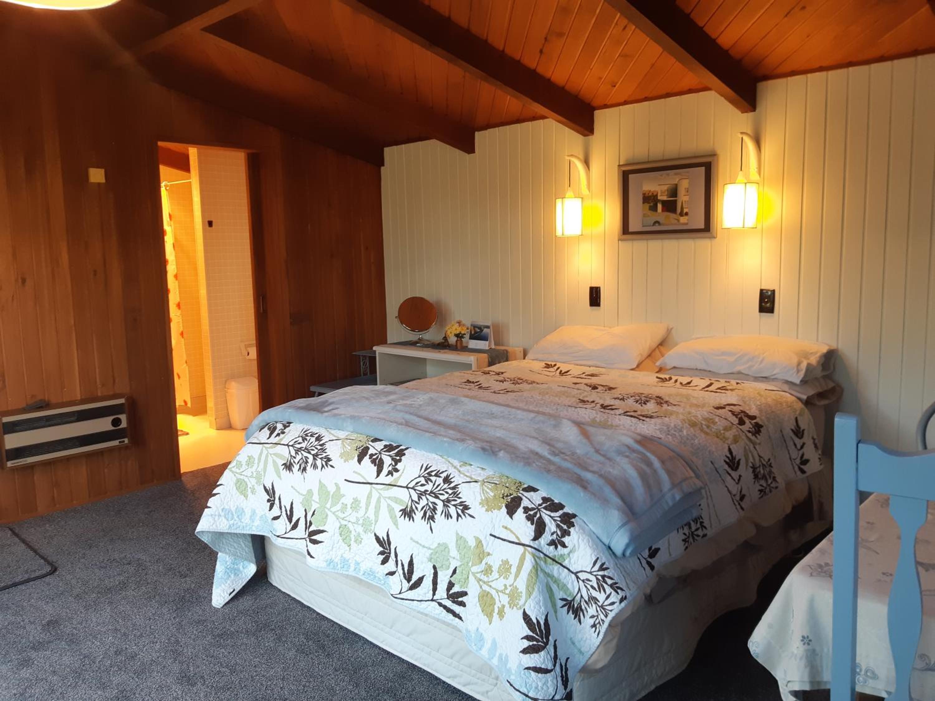 Deluxe Queen Suite photo 1