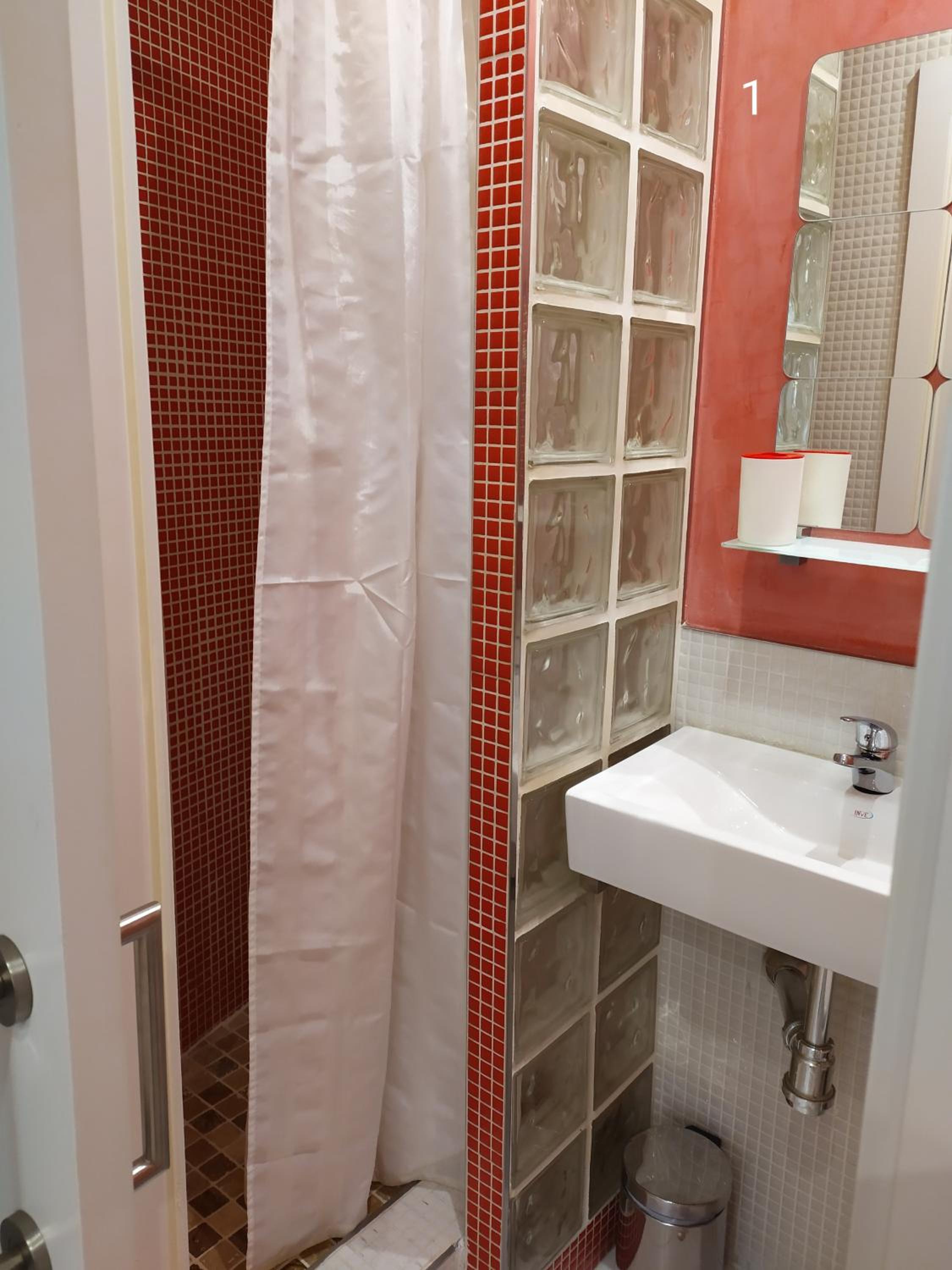 Small Double Room - Photo 14