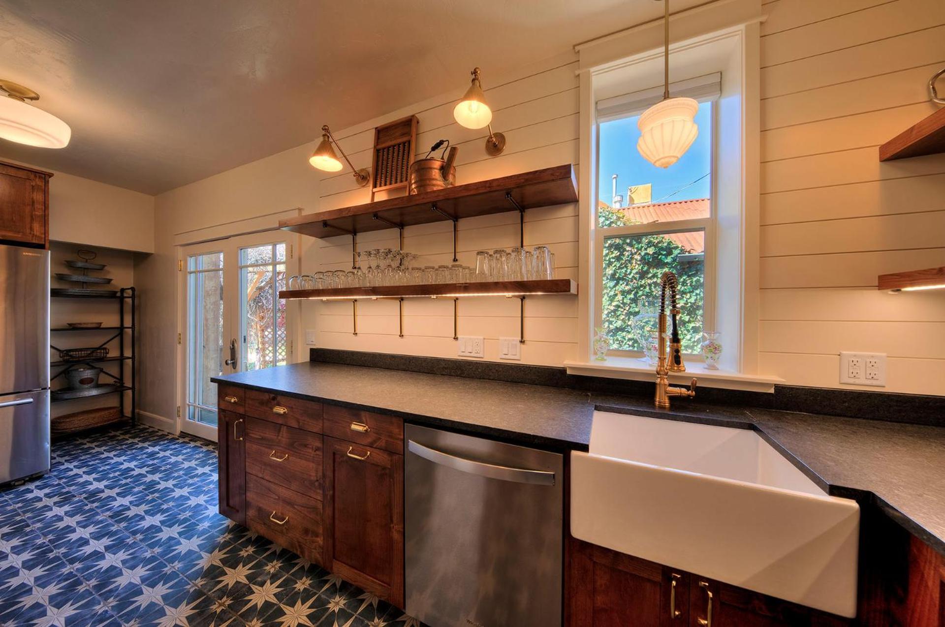 Four-Bedroom House photo 3