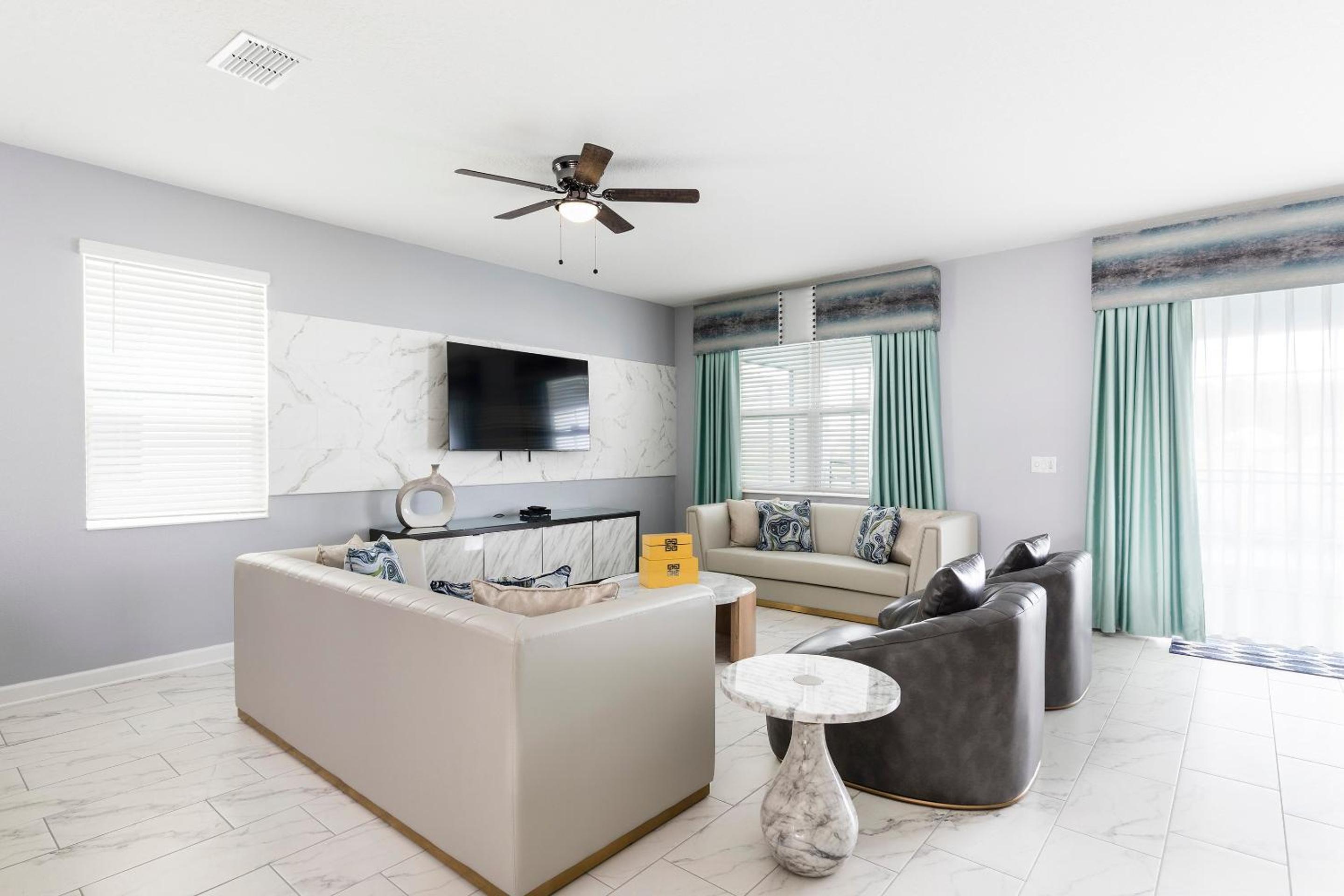 Eight-Bedroom House photo 1