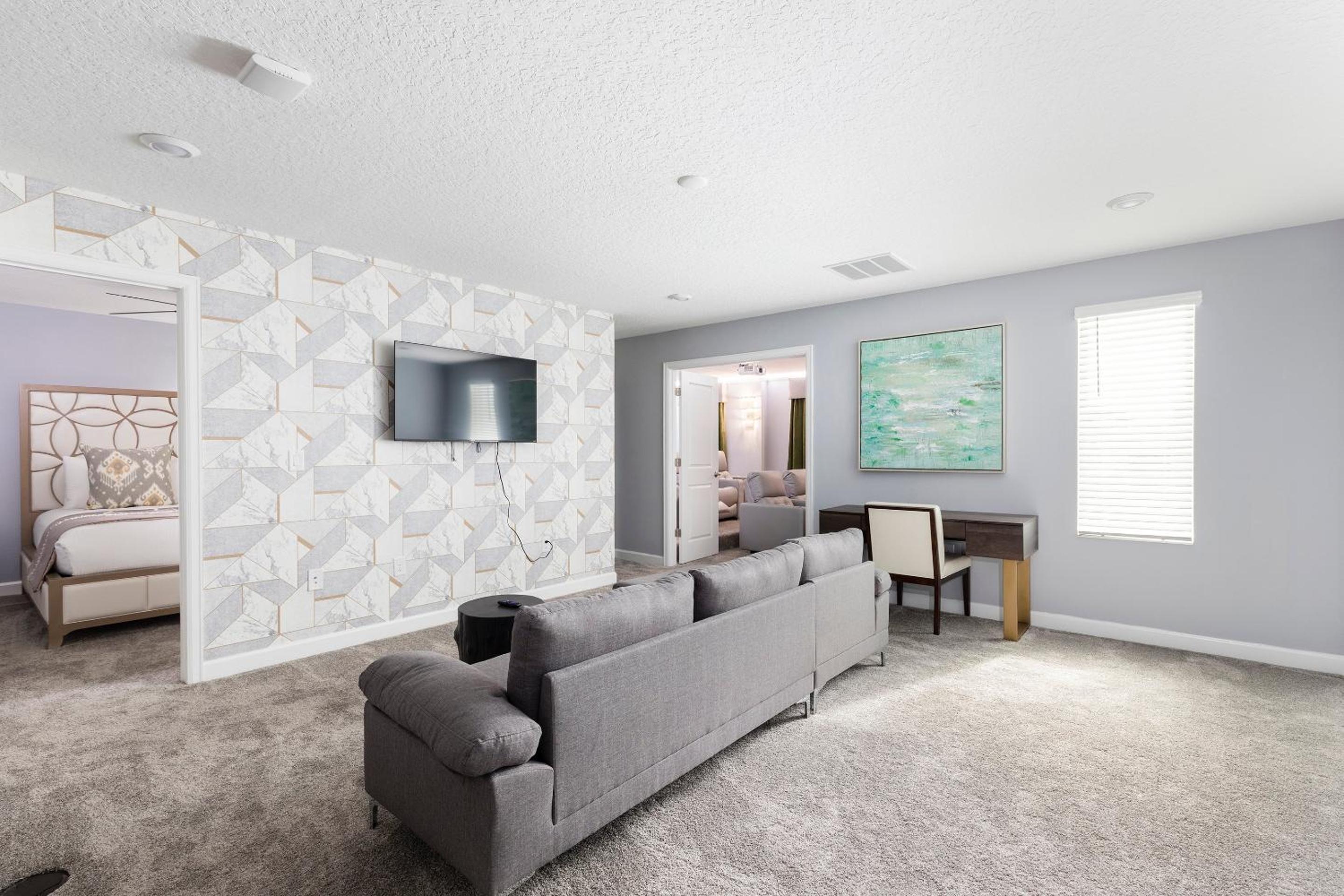 Eight-Bedroom House photo 2
