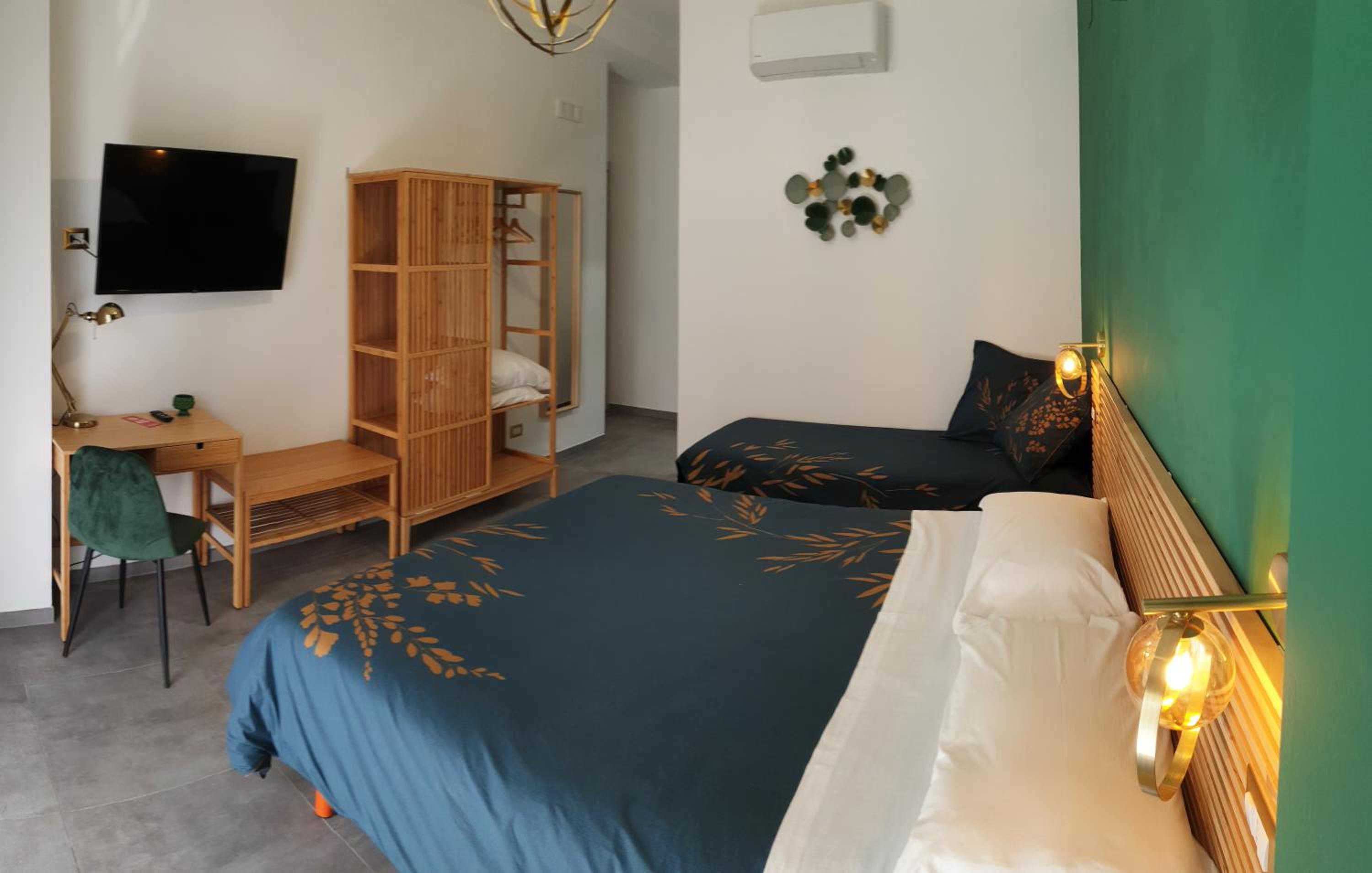 Deluxe Triple Room - Photo 16