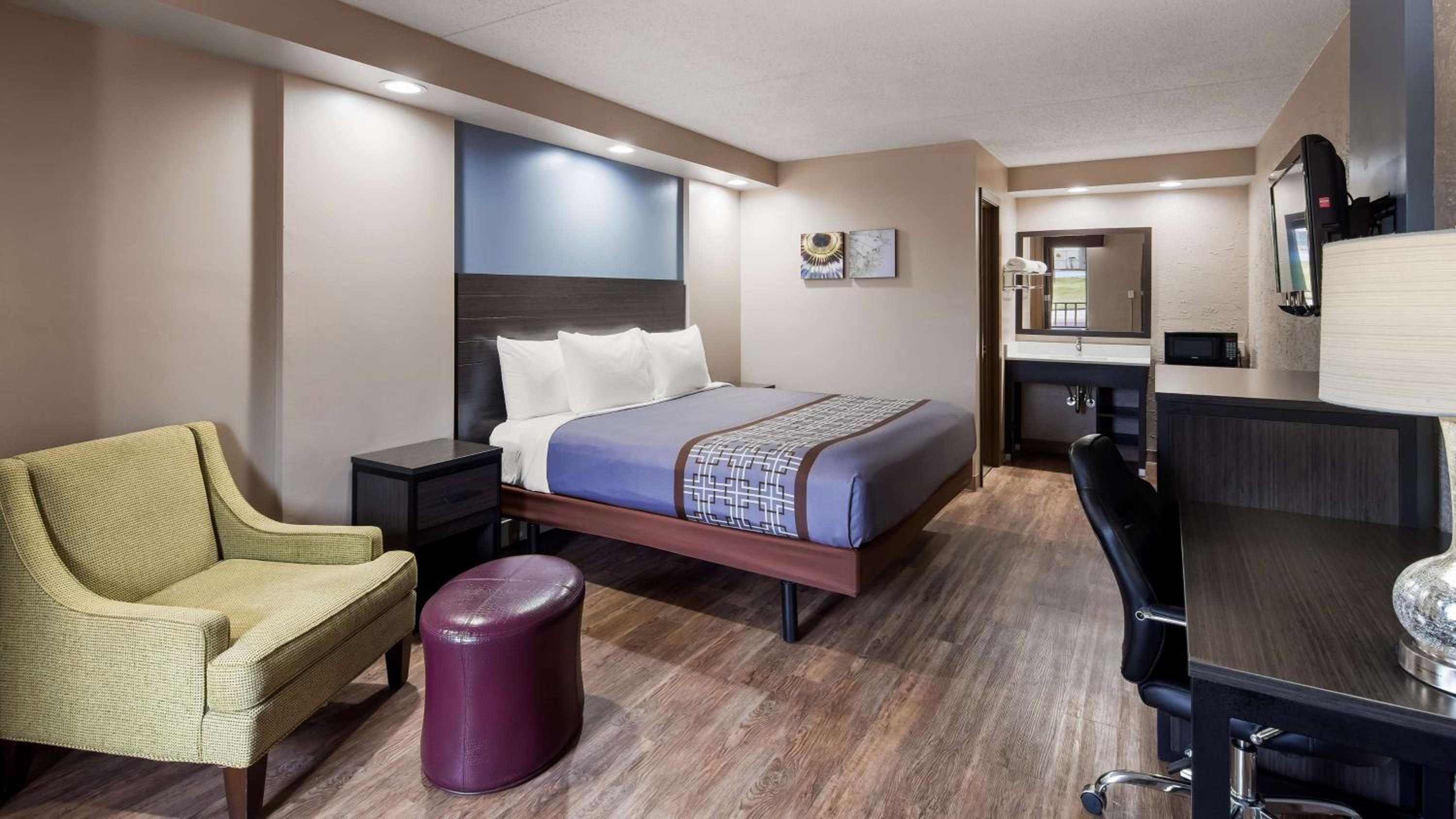 King Room - Non-Smoking - Photo 1