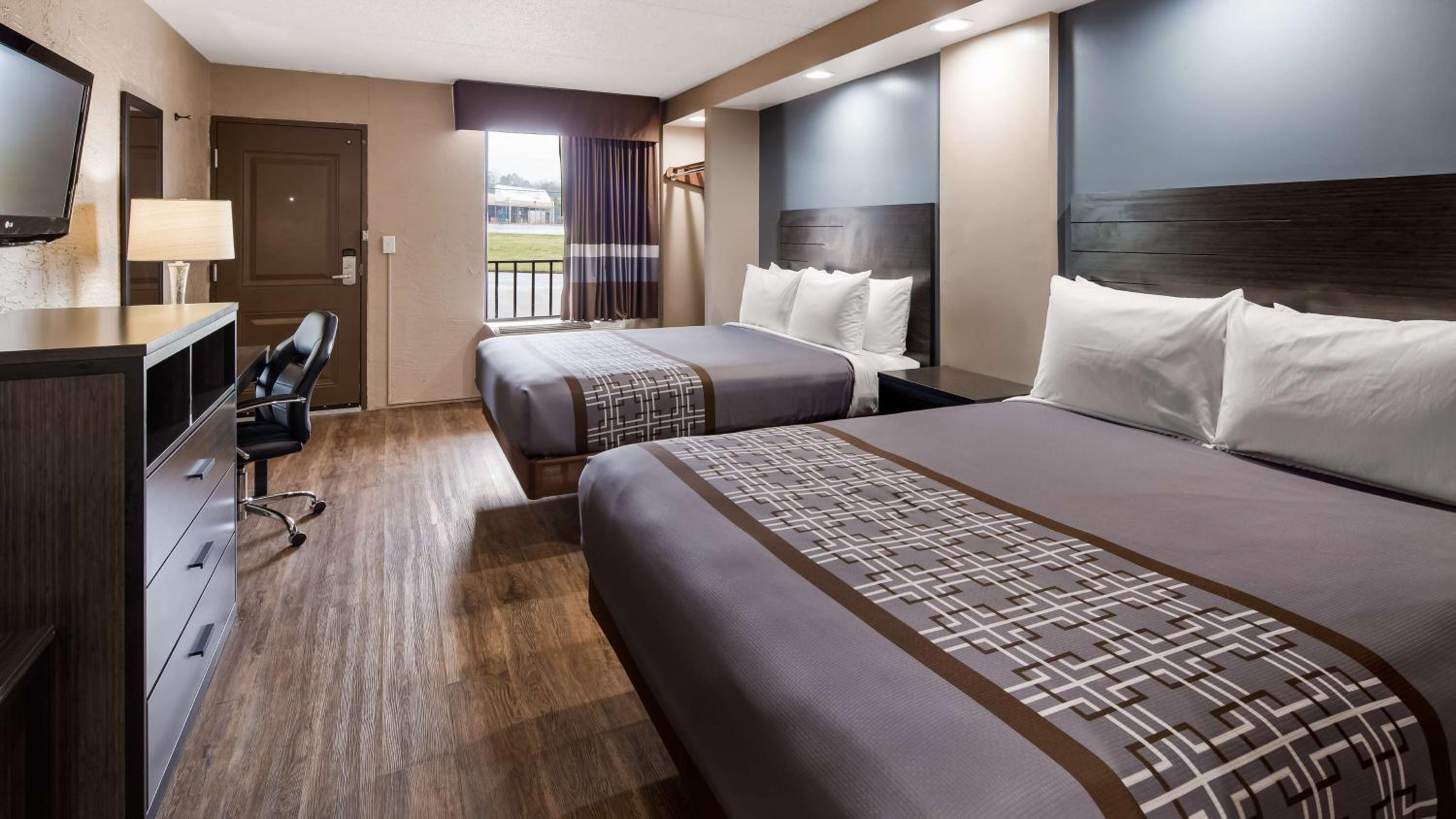Queen Room with Two Queen Beds - Non-Smoking - Photo 1