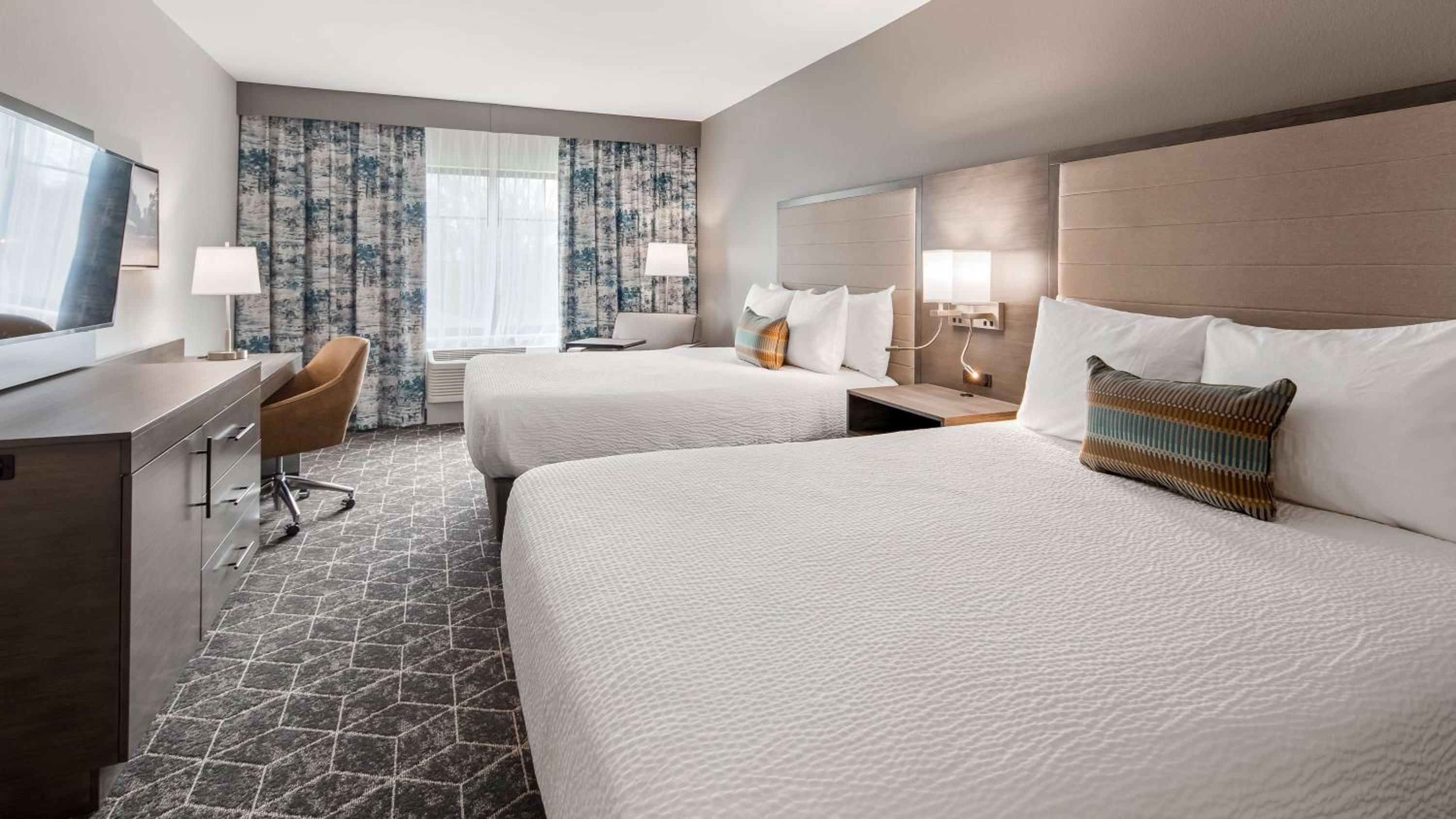 Queen Room with Two Queen Beds - Non-Smoking - Photo 1