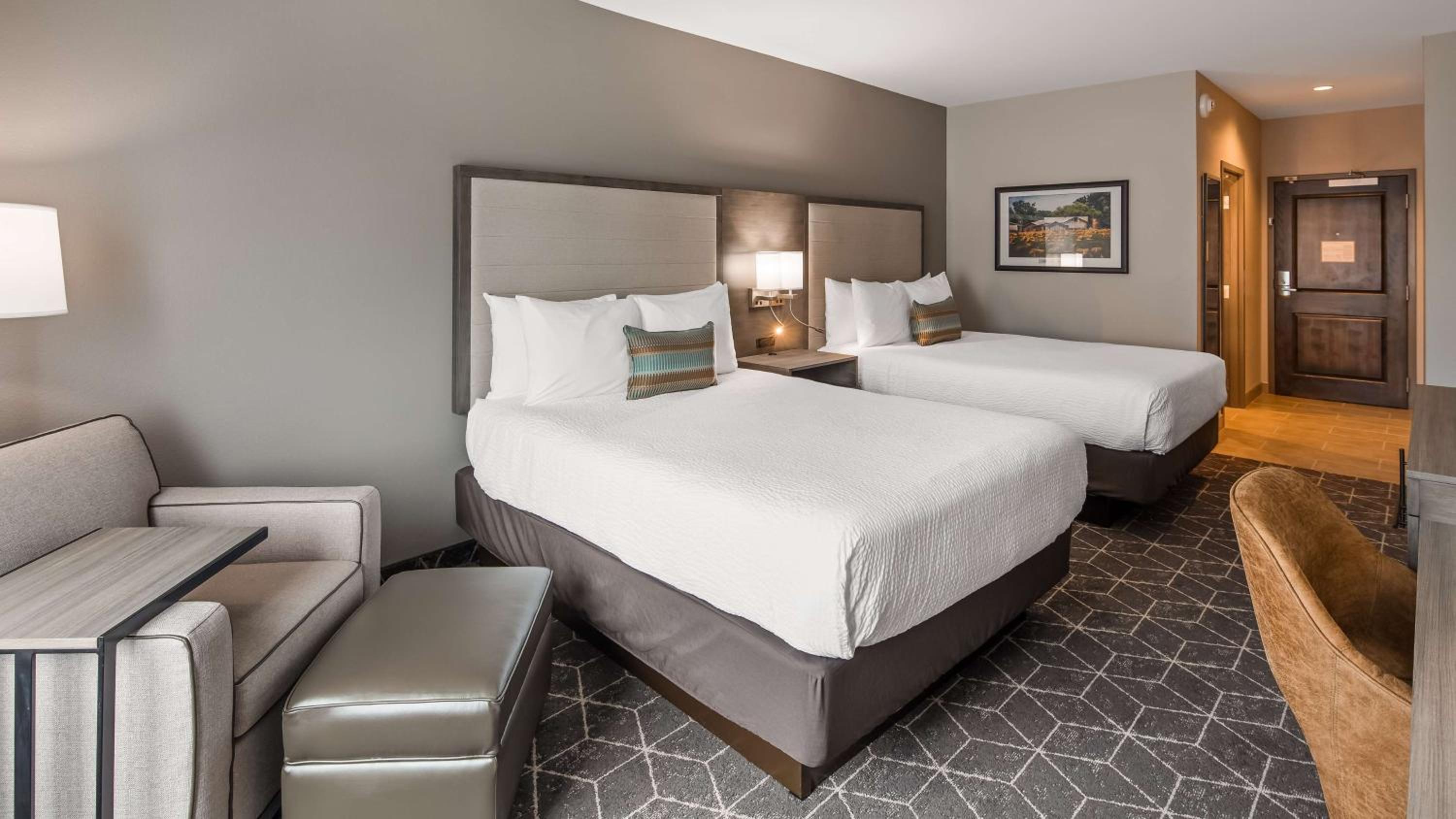 Queen Room with Two Queen Beds - Non-Smoking - Photo 3
