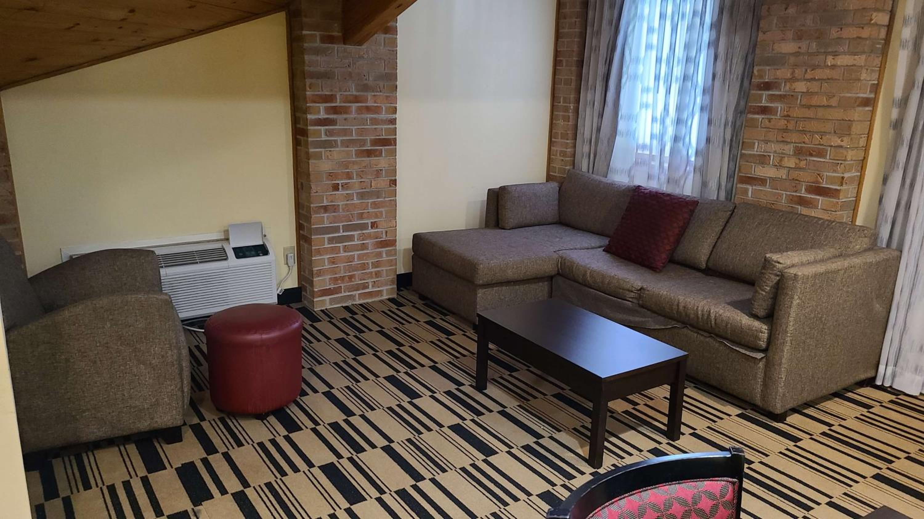 Deluxe King Suite - Non-Smoking