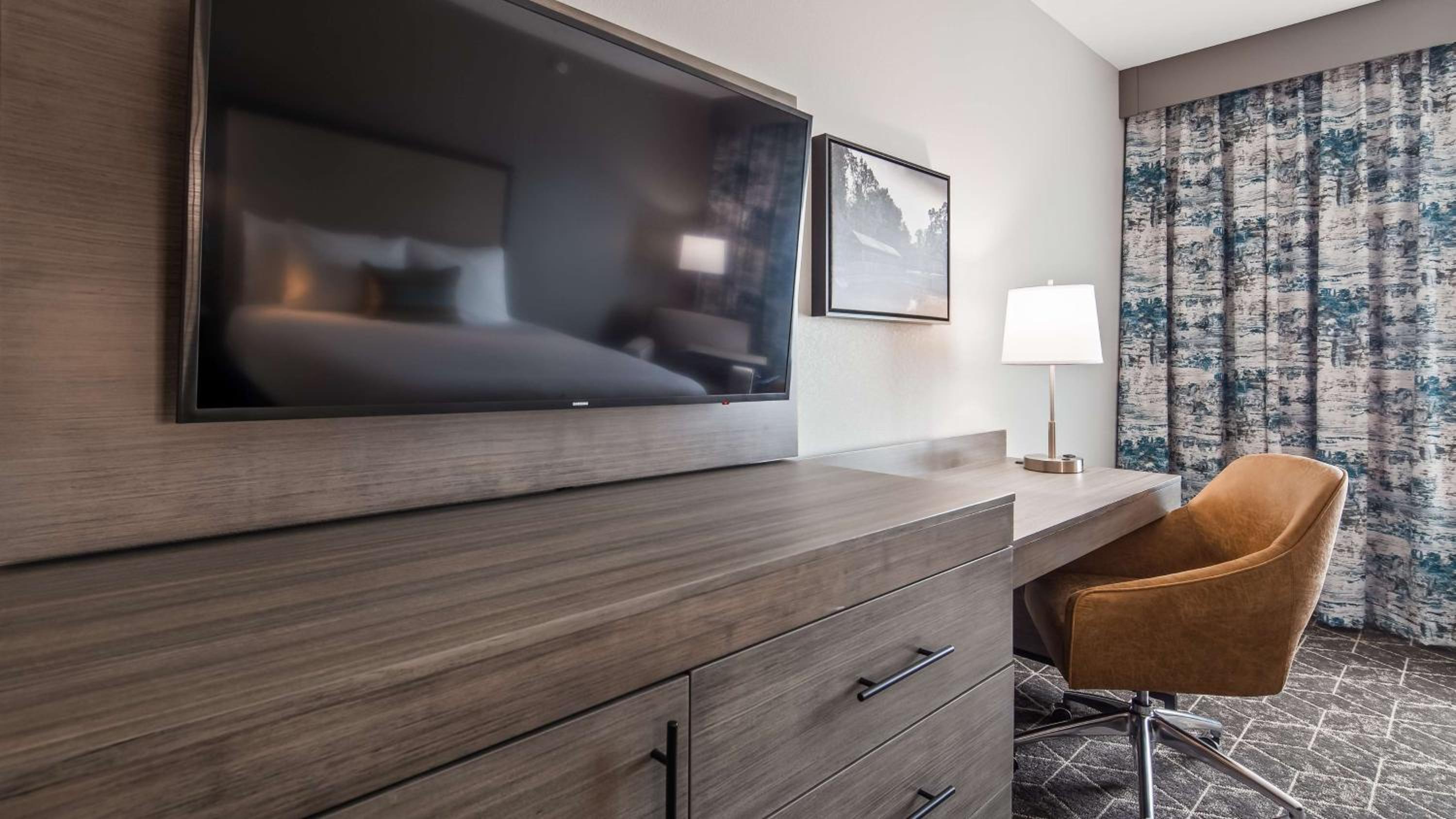 Queen Room with Two Queen Beds and Mobility Accessible Tub - Photo 2