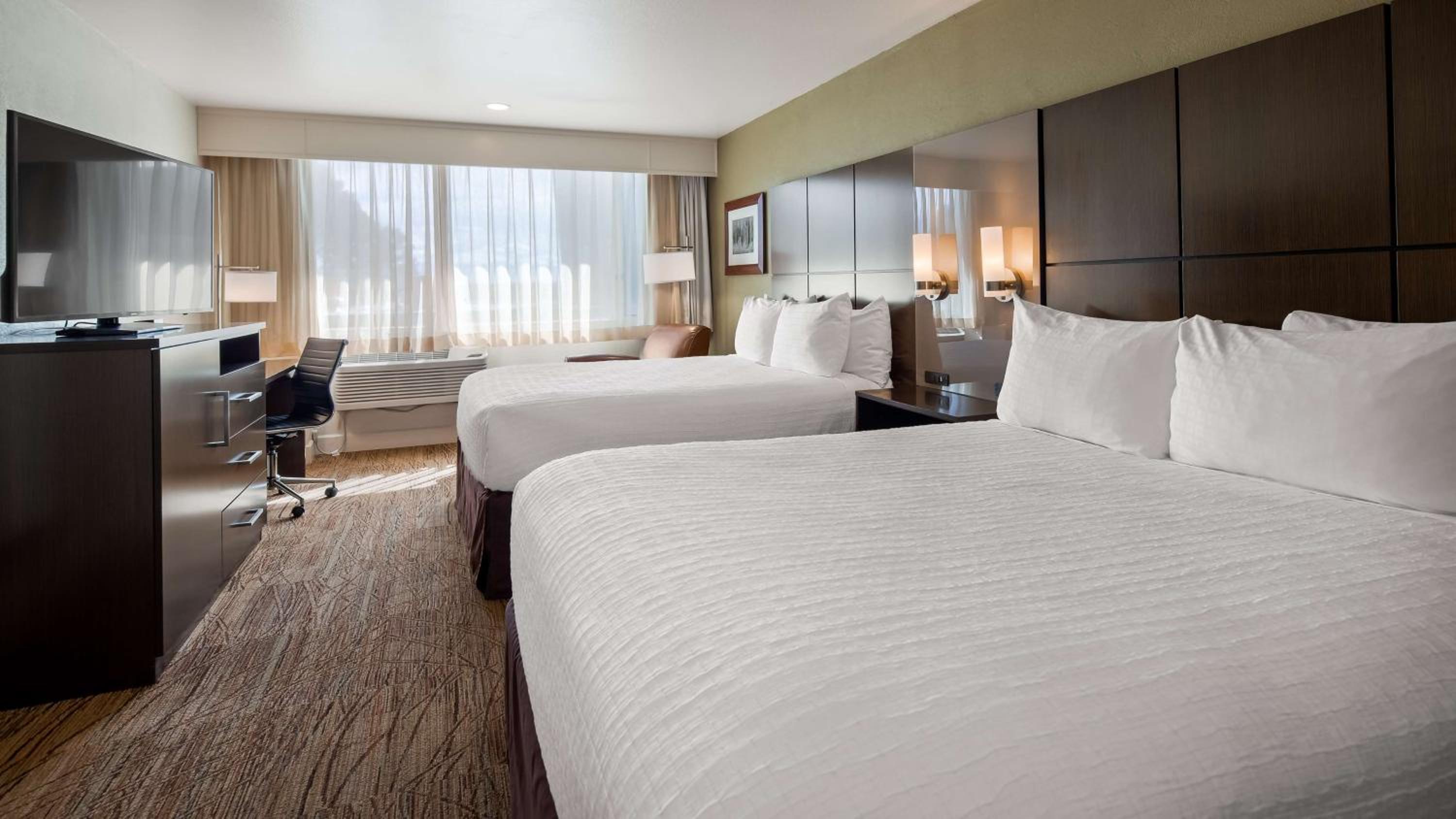 Queen Room with Two Queen Beds - Non-Smoking - Photo 1