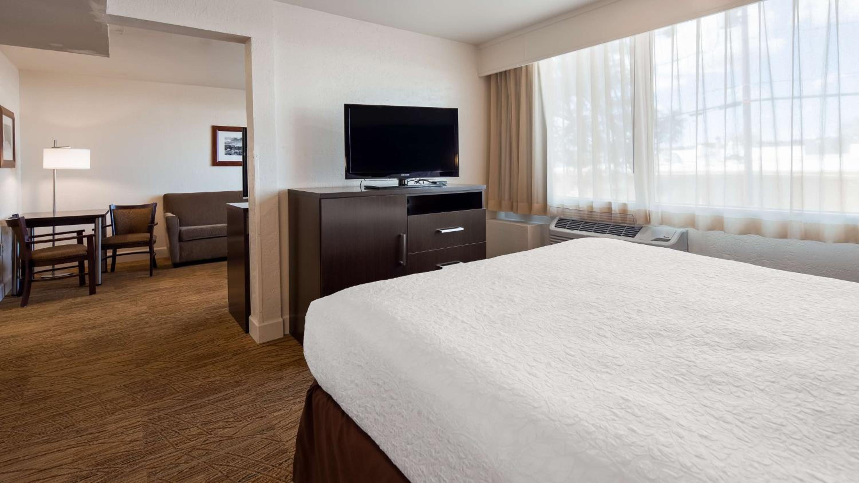 King Suite - Non-Smoking - Photo 12