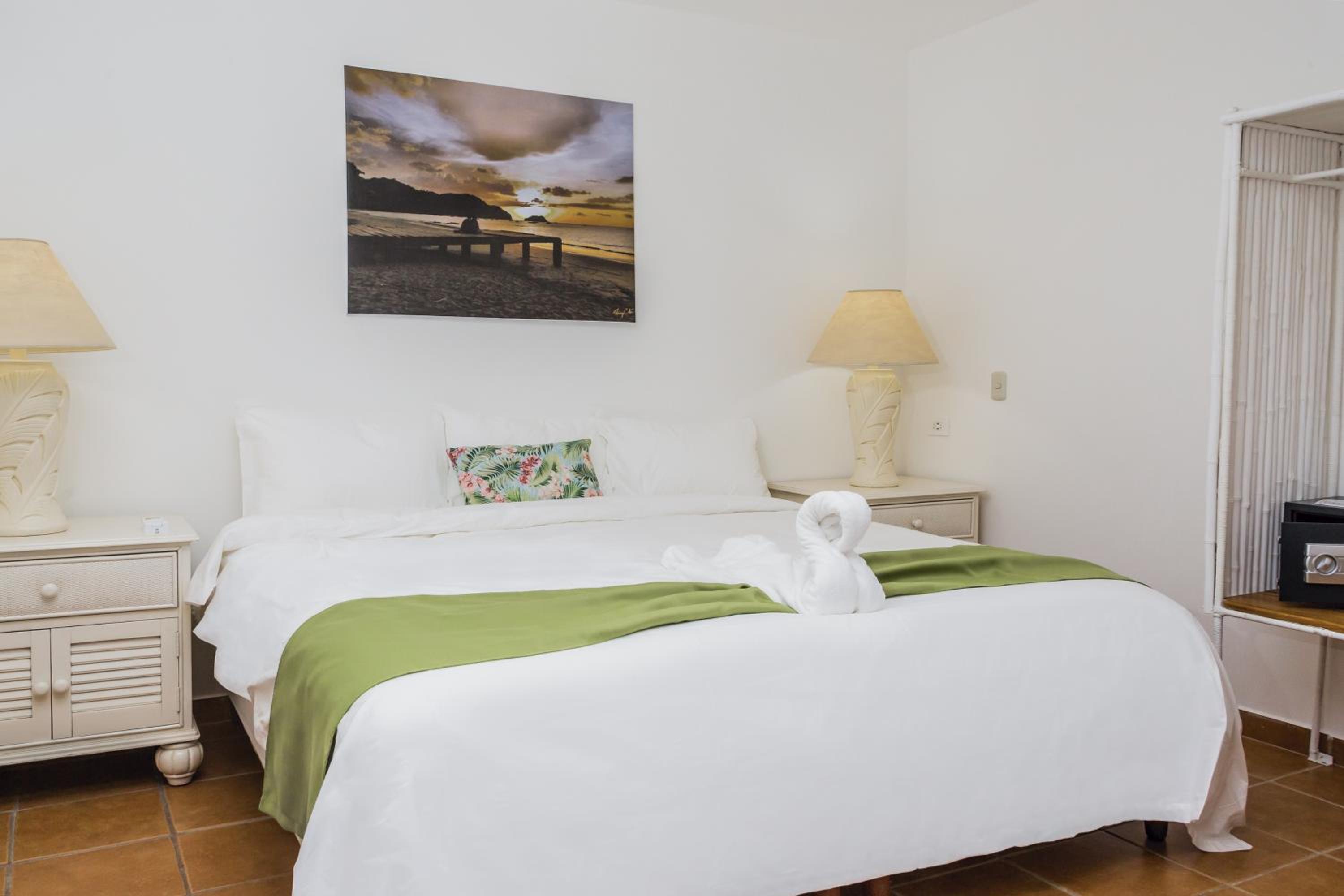 Suite - Photo 12