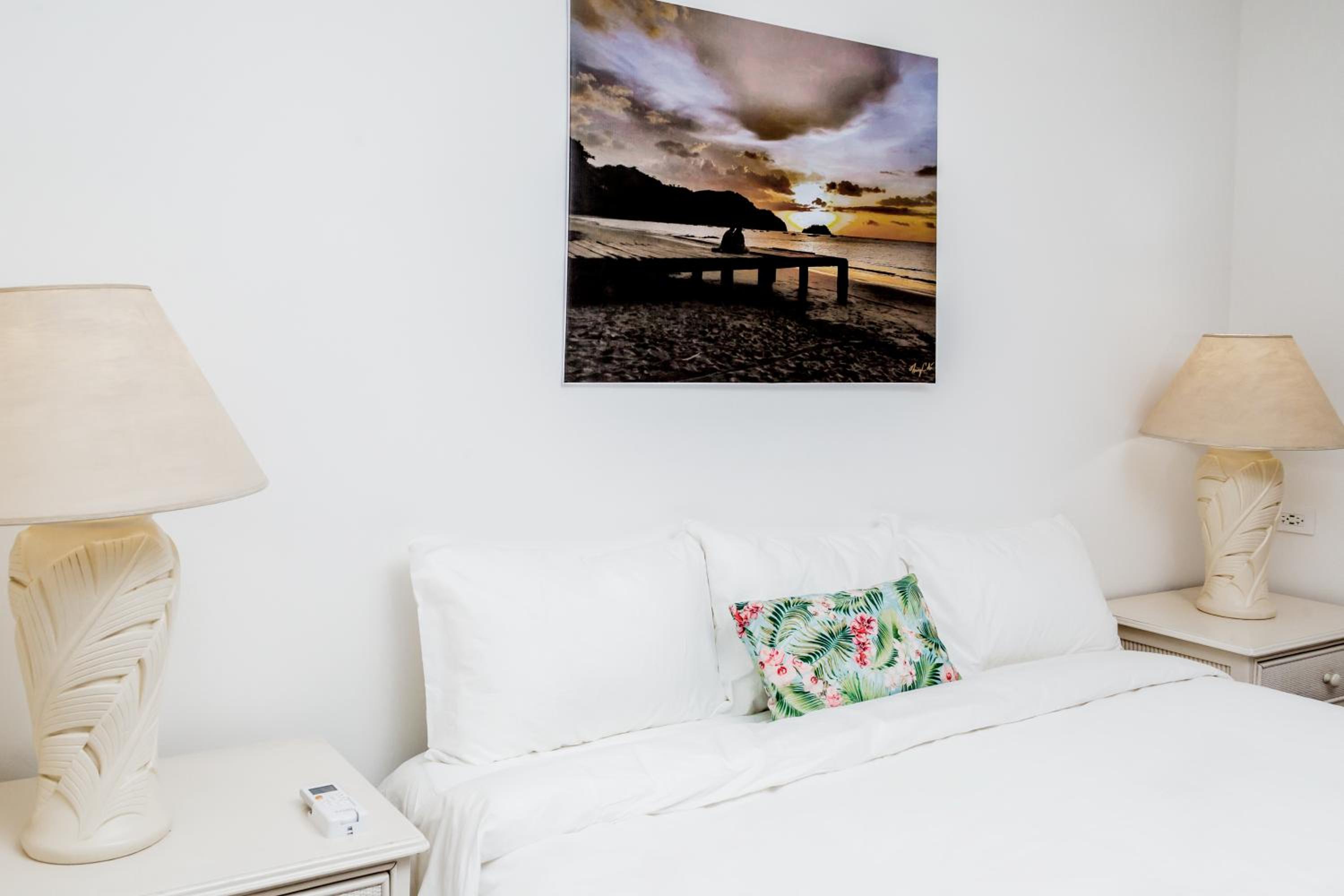 Suite - Photo 11