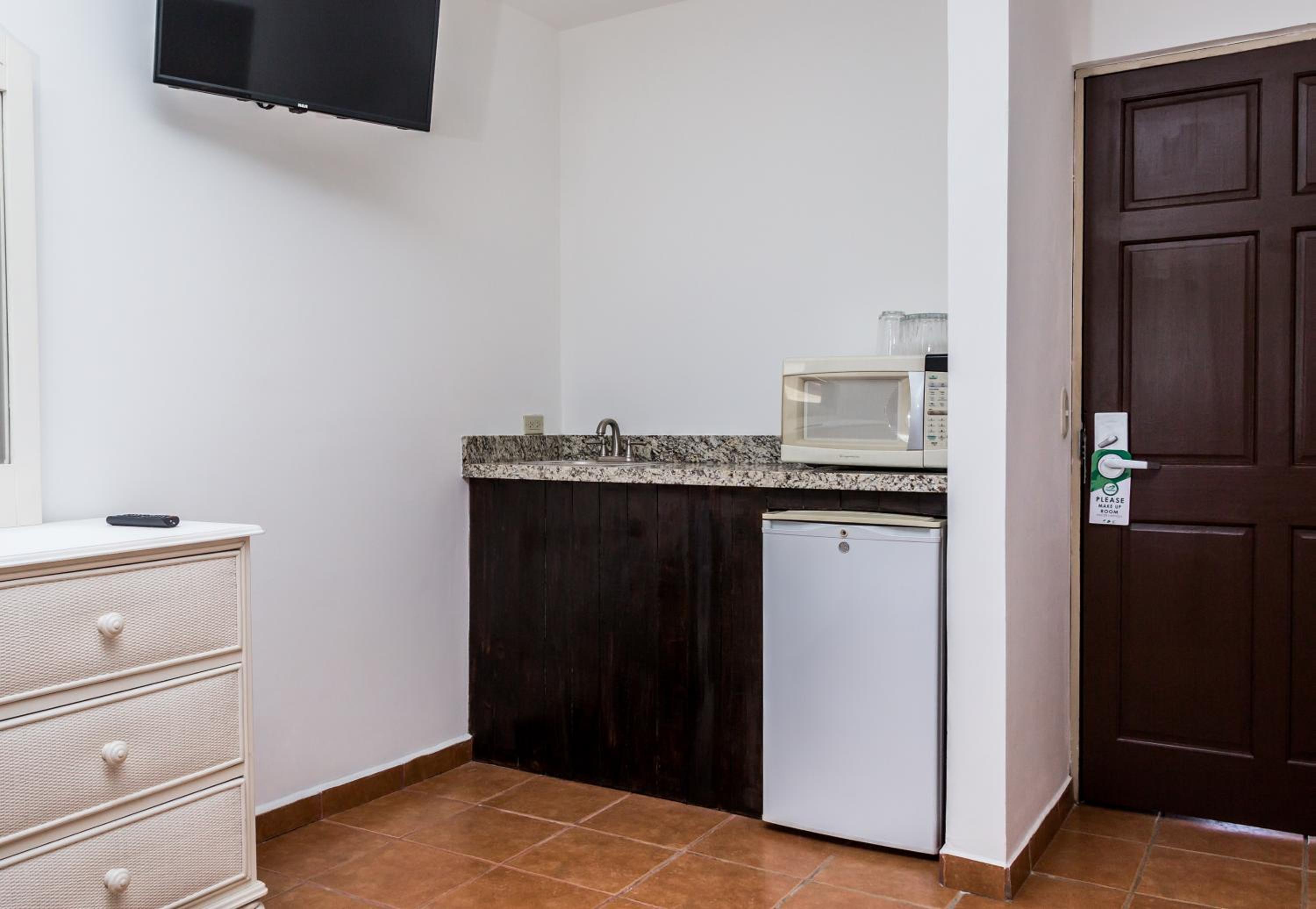 Suite - Photo 8