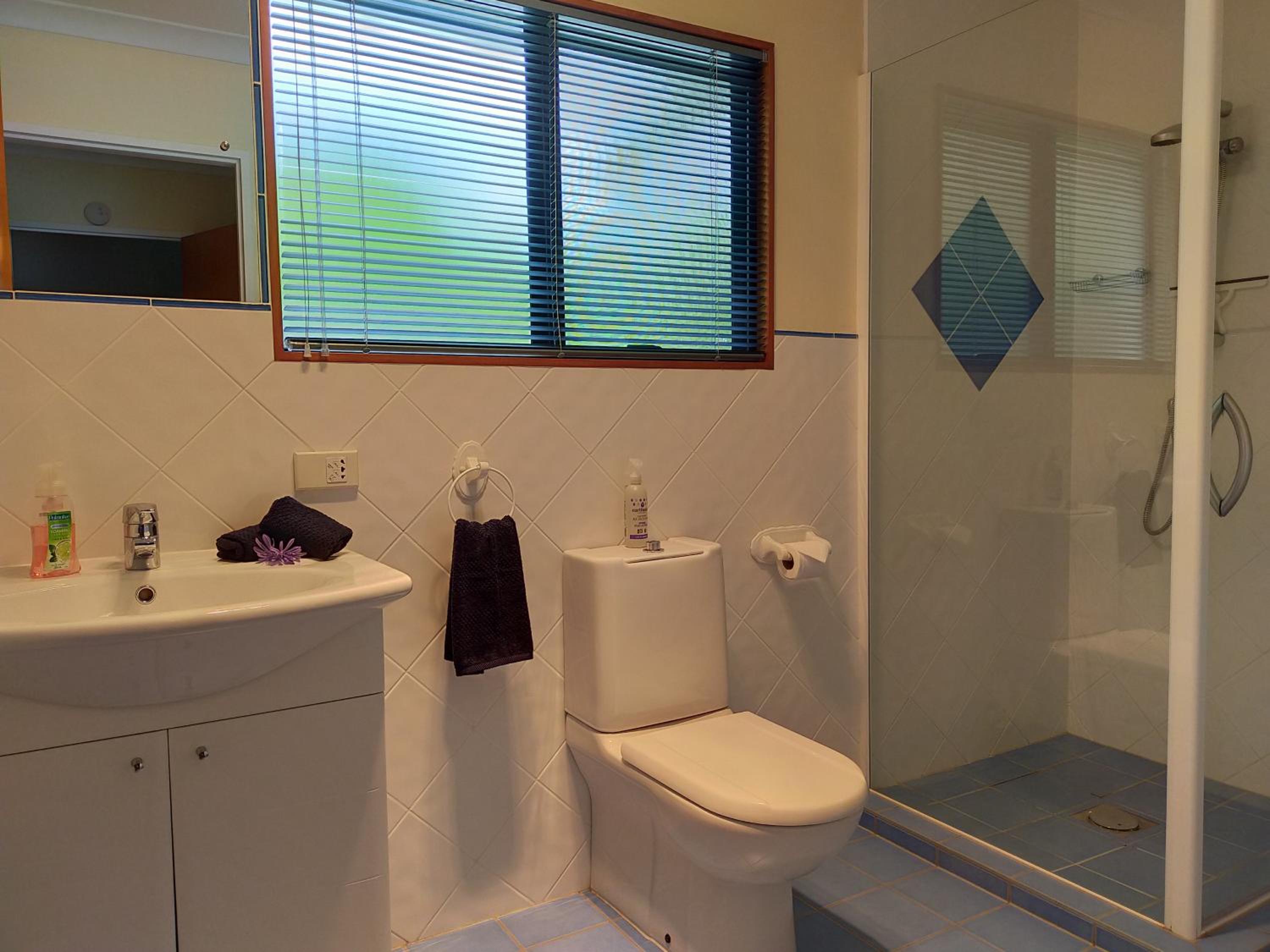 Queen Room with Garden View - Photo 3