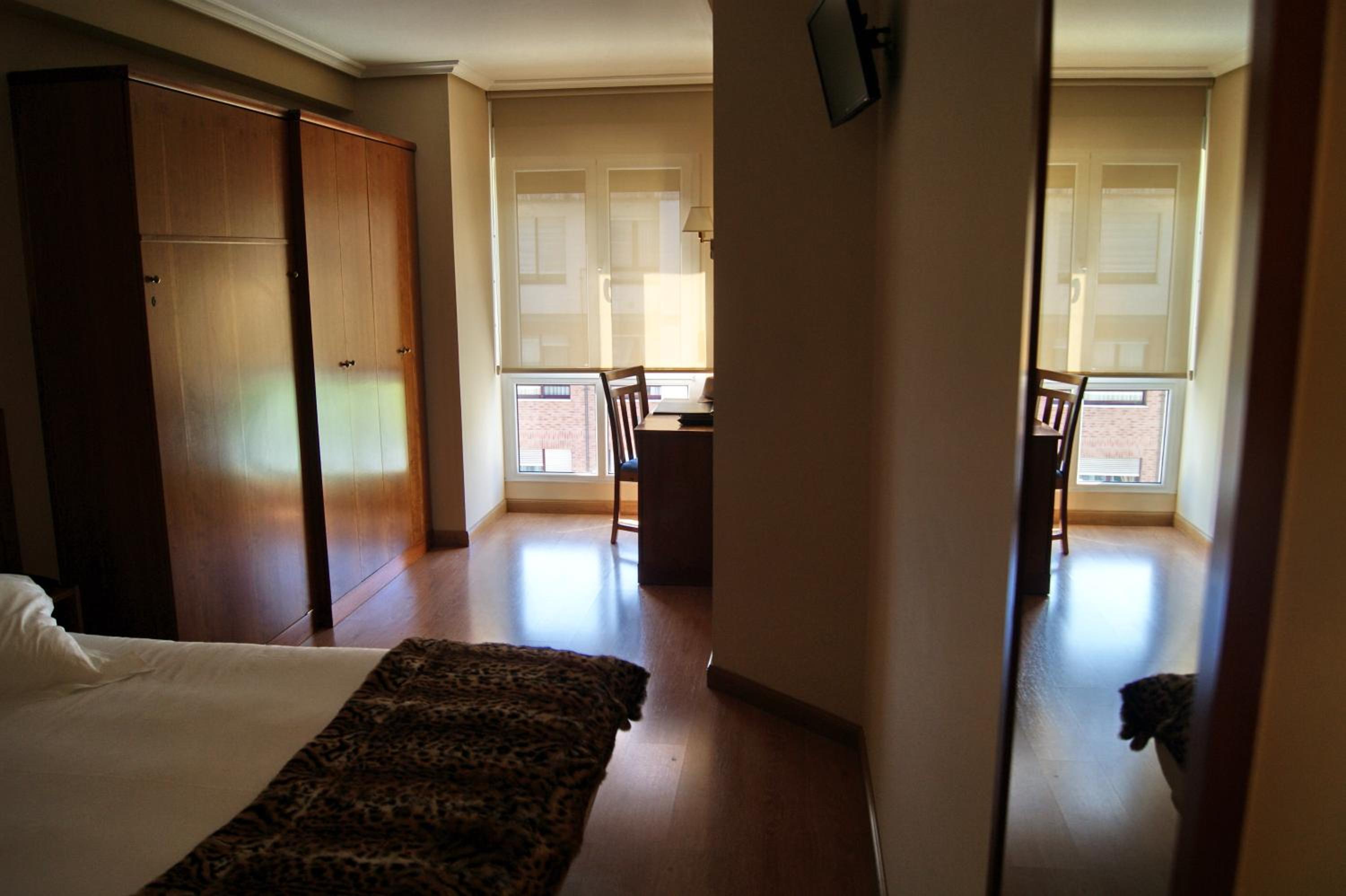 Double Room - Photo 4