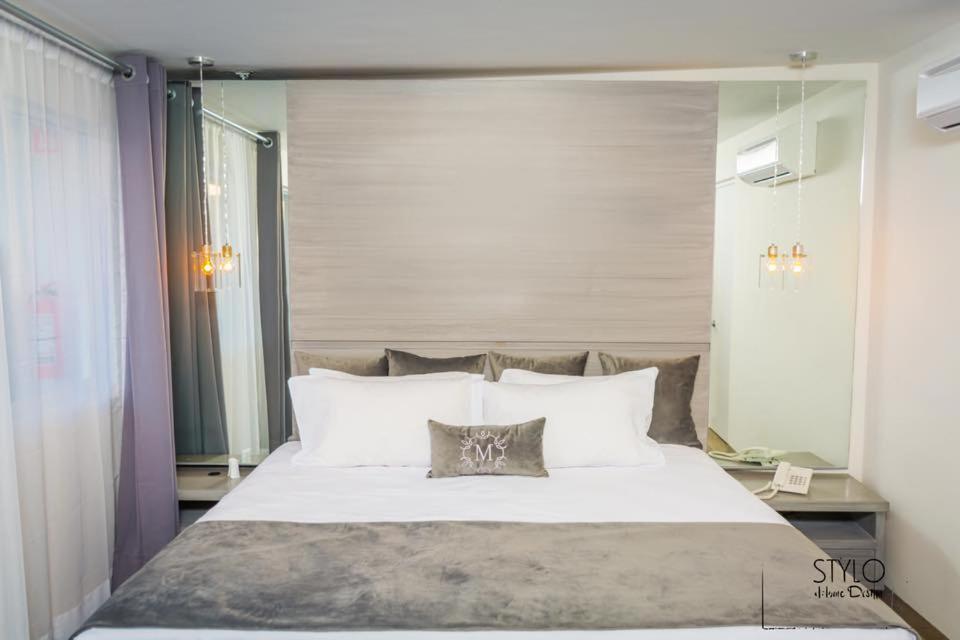 Deluxe Queen Room - Photo 1