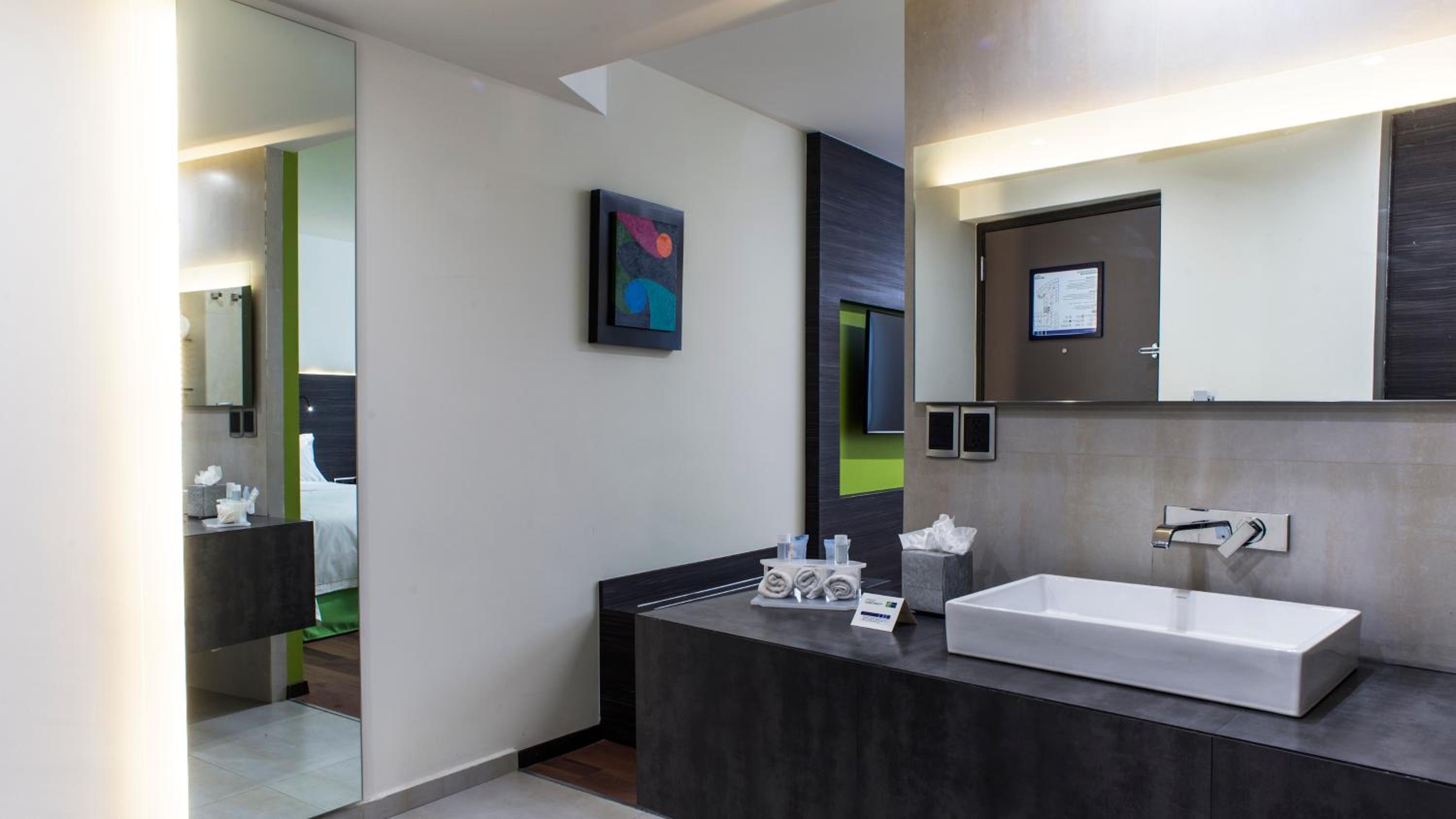 Standard Room thumbnail 5