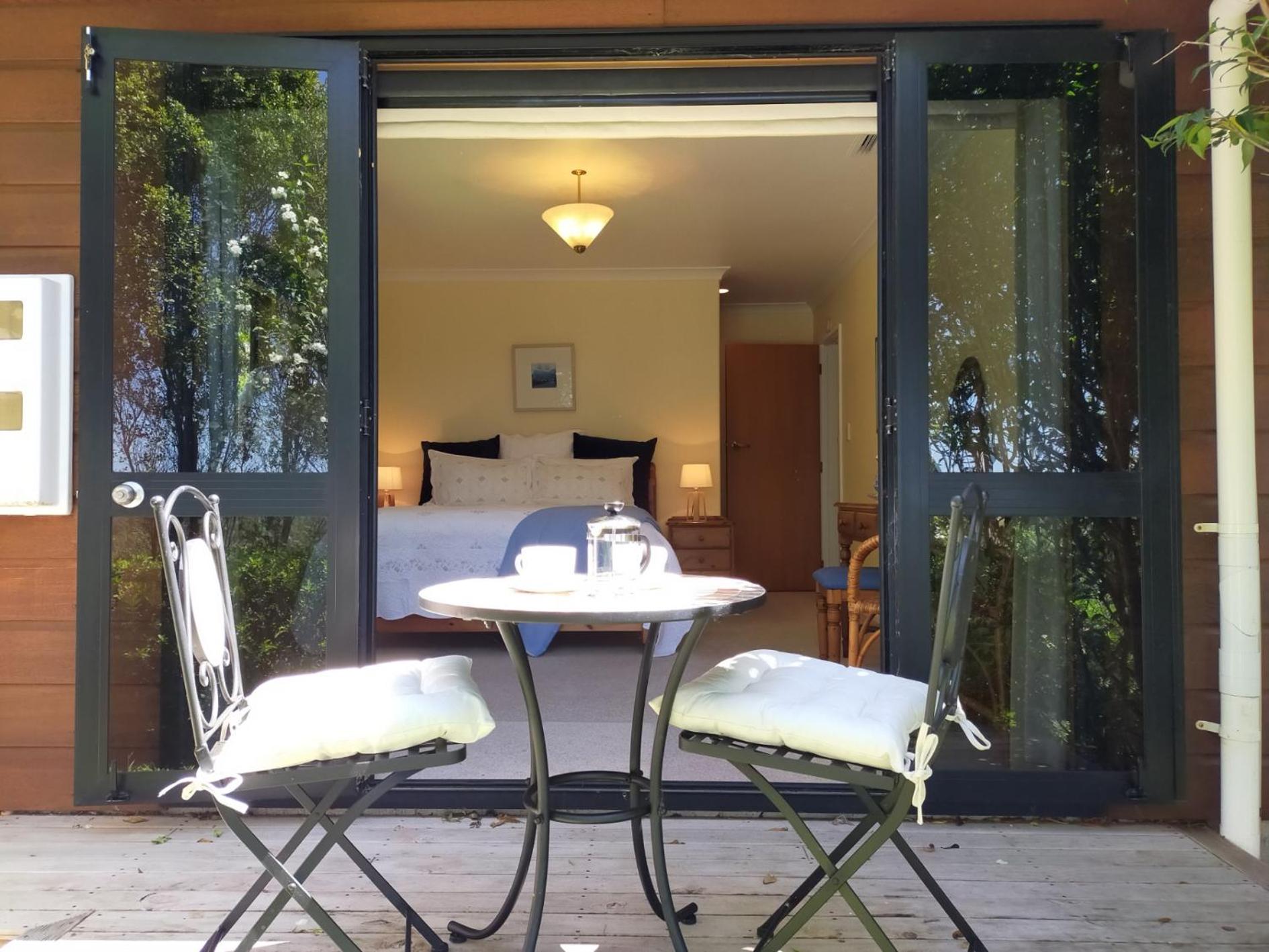 Queen Room with Garden View - Photo 4