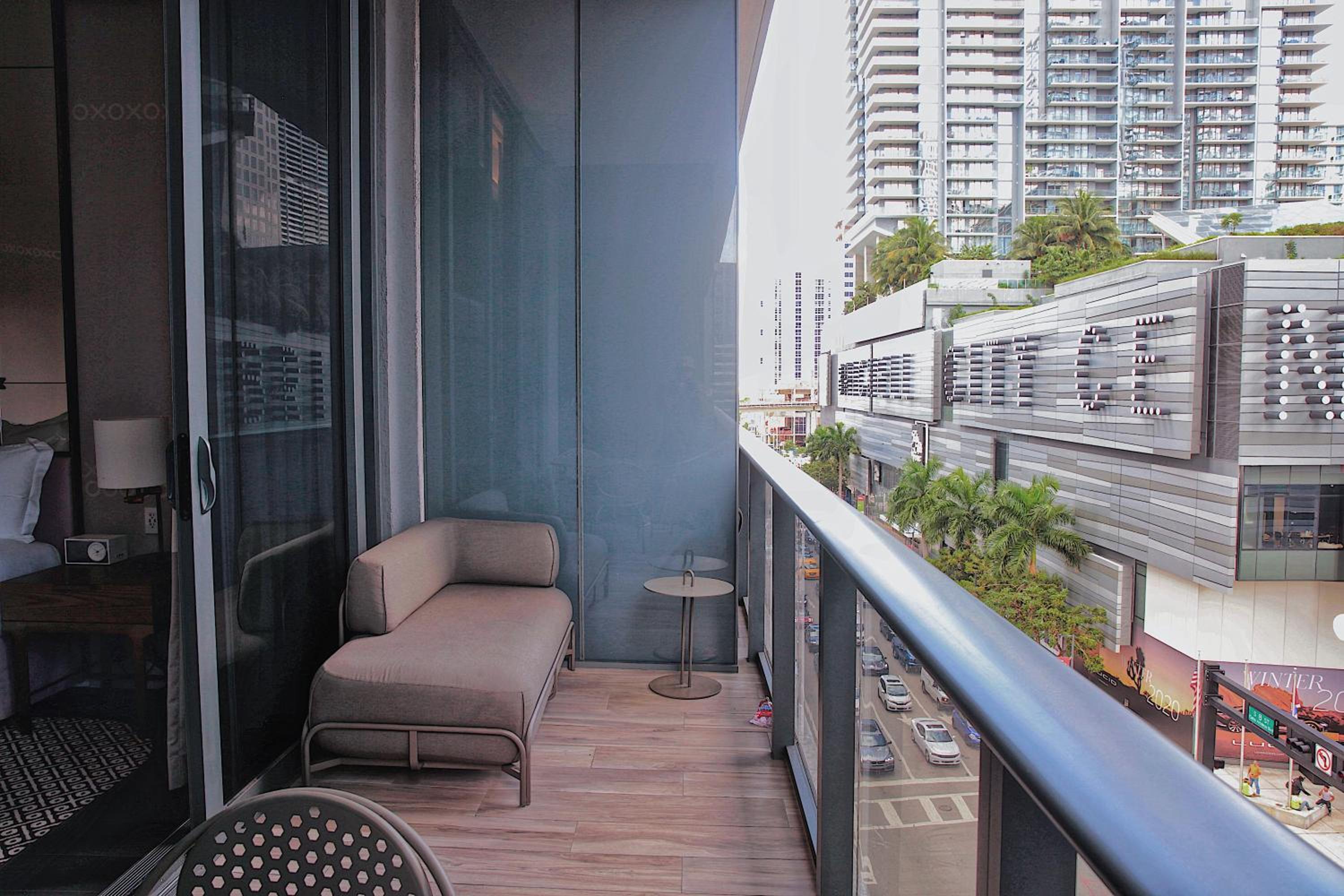 Studio with Balcony (Non Smoking) thumbnail 5