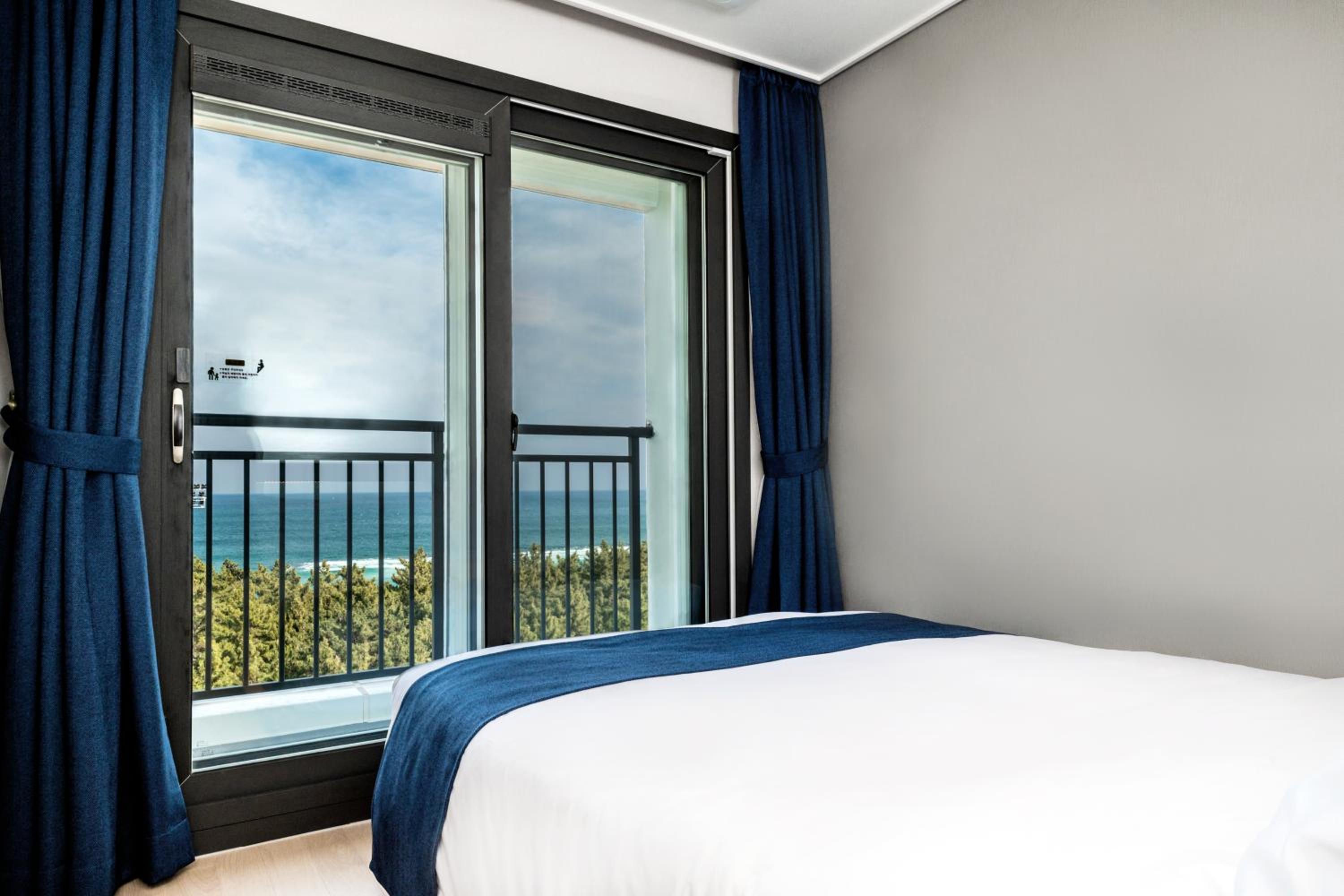 Deluxe Double Room with Sea View - Photo 1