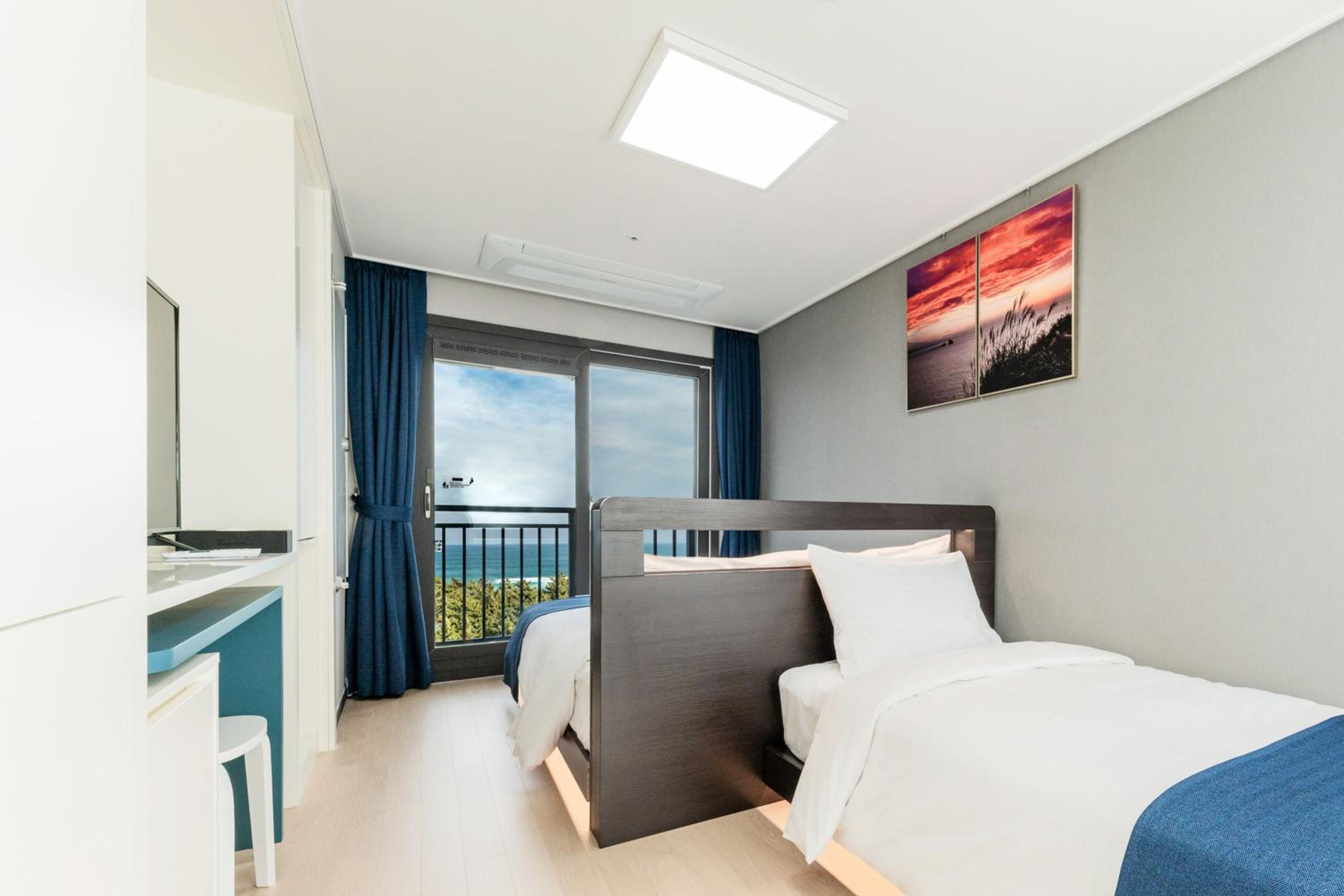Family Room with Sea View - Photo 1