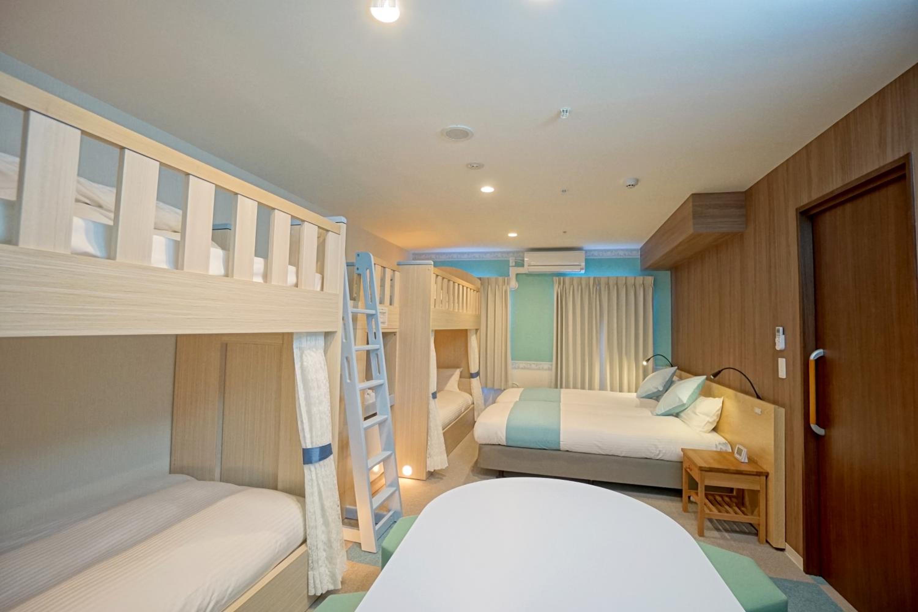 Deluxe Room with Bunk Bed and Spacious Bathroom (6 Adults) photo 2