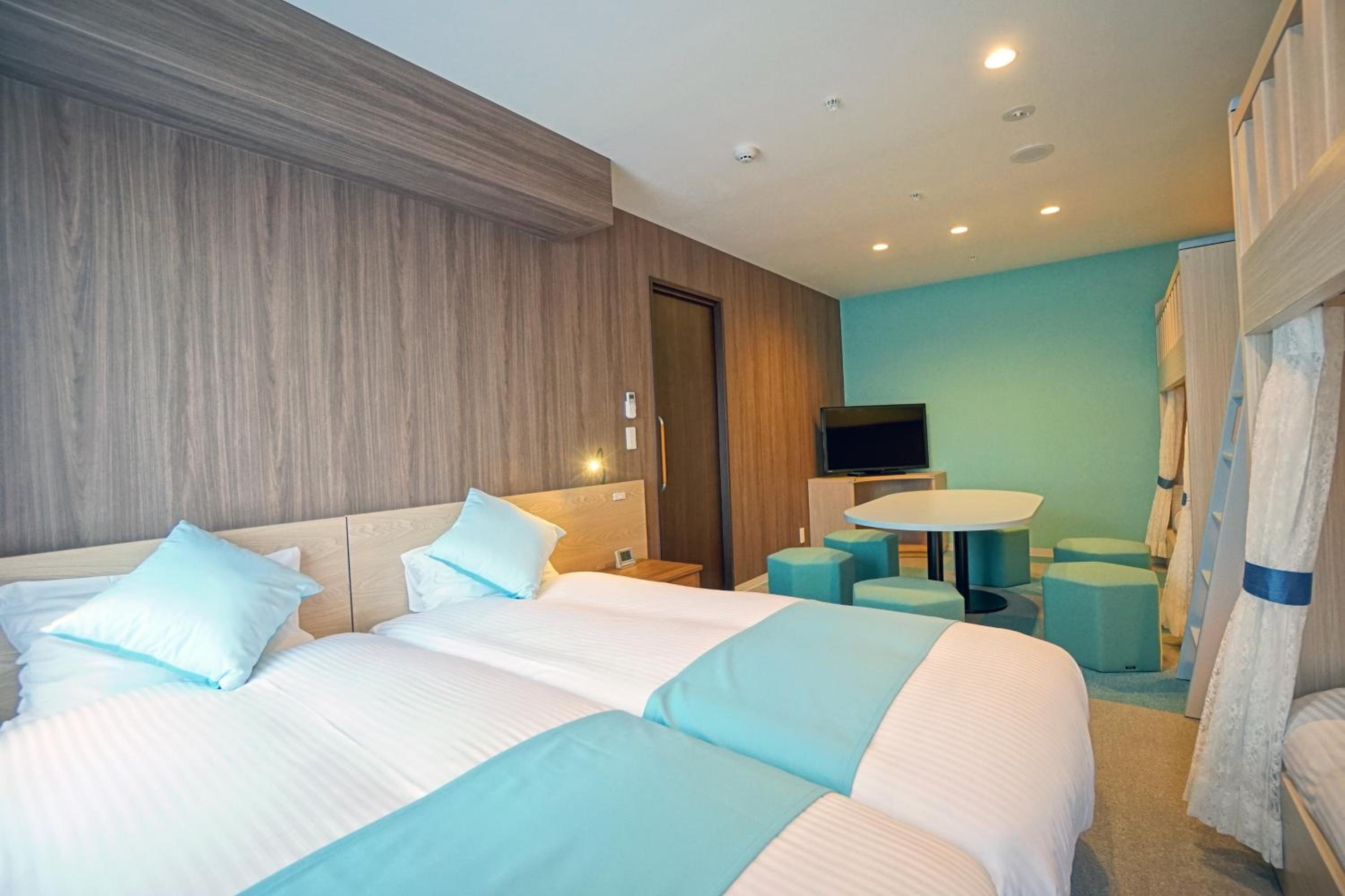 Deluxe Room with Bunk Bed and Spacious Bathroom (6 Adults) photo 3