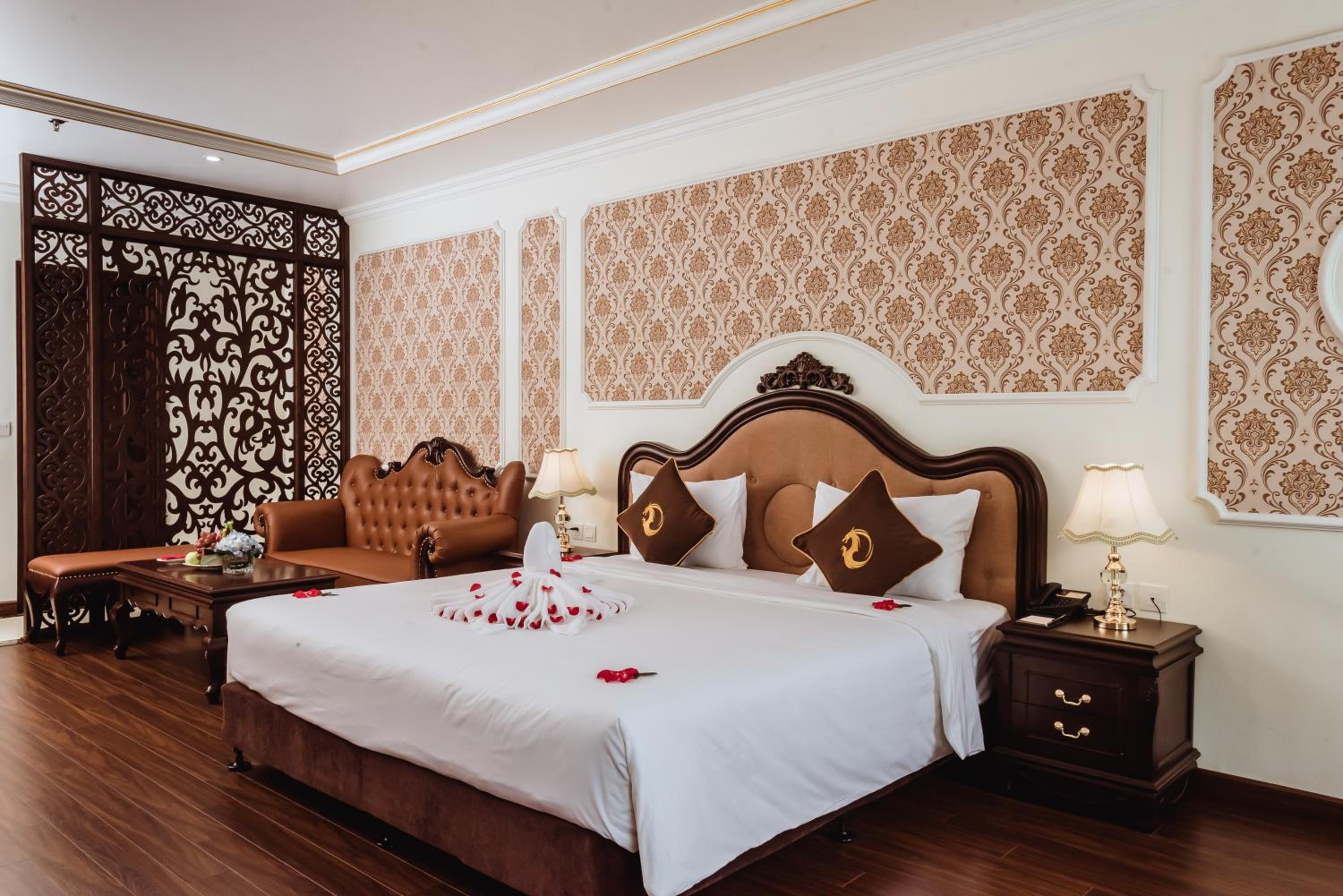 Junior Suite with King Bed photo 1