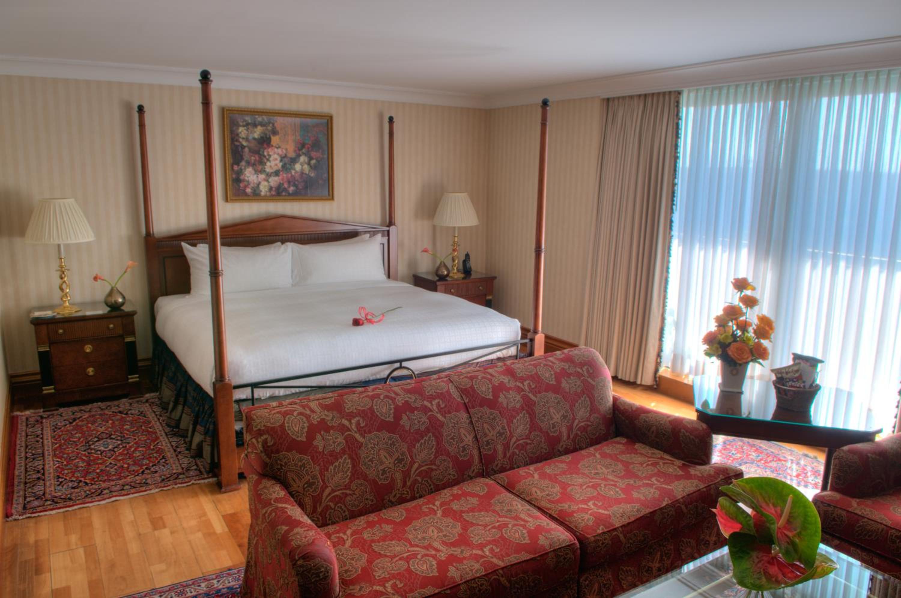 Deluxe King Room - Photo 11