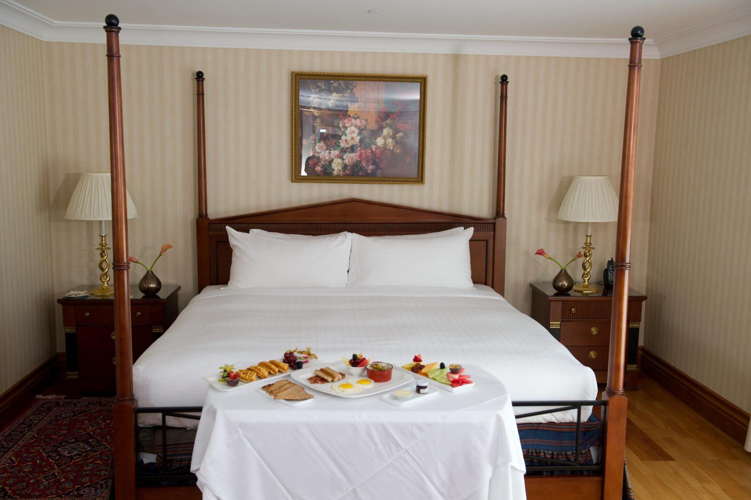 Deluxe King Room - Photo 10