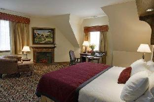 Queen Room with Two Queen Beds and Roll-In Shower - Disability Access photo 3