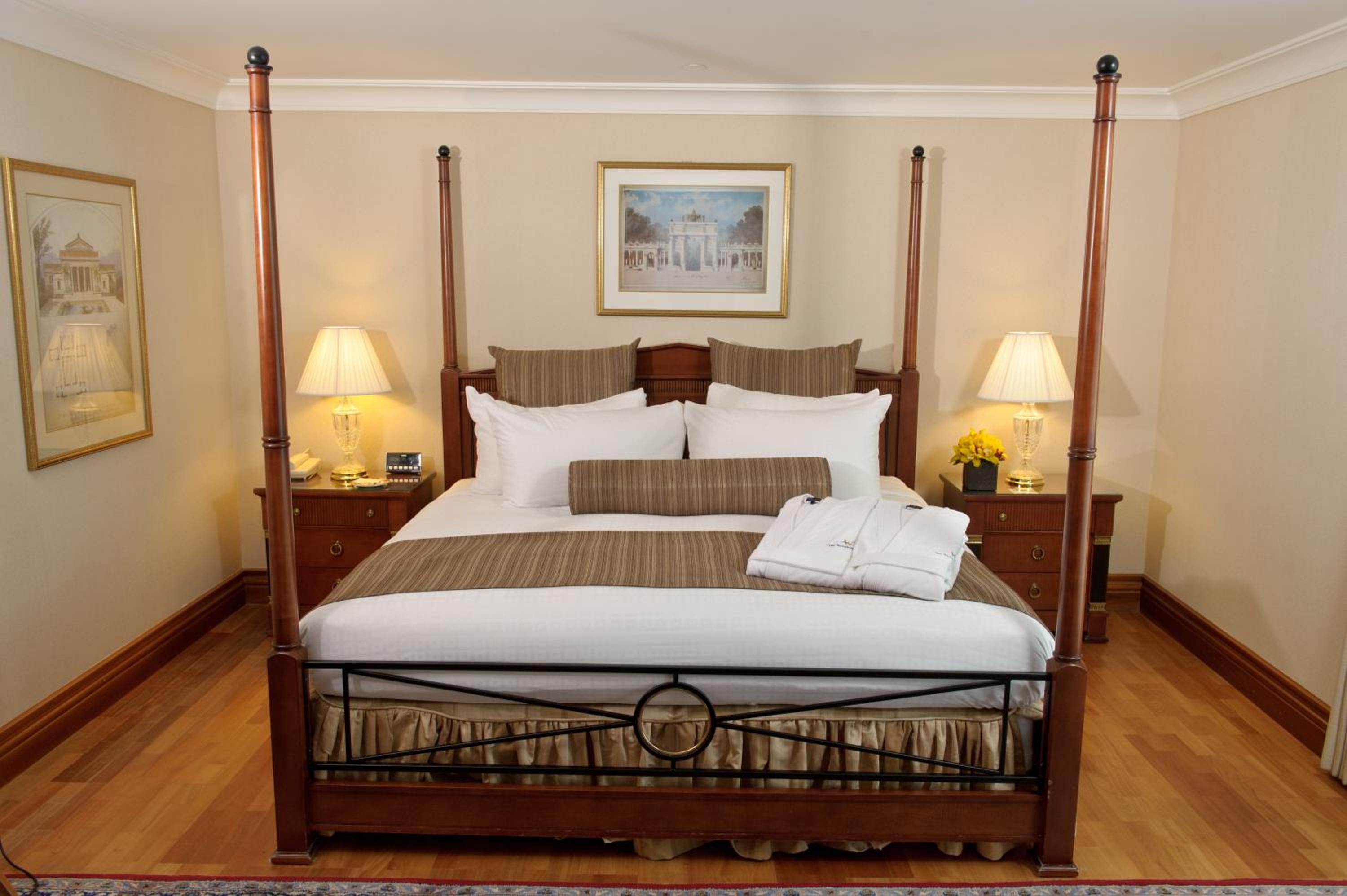 Deluxe King Room - Photo 6