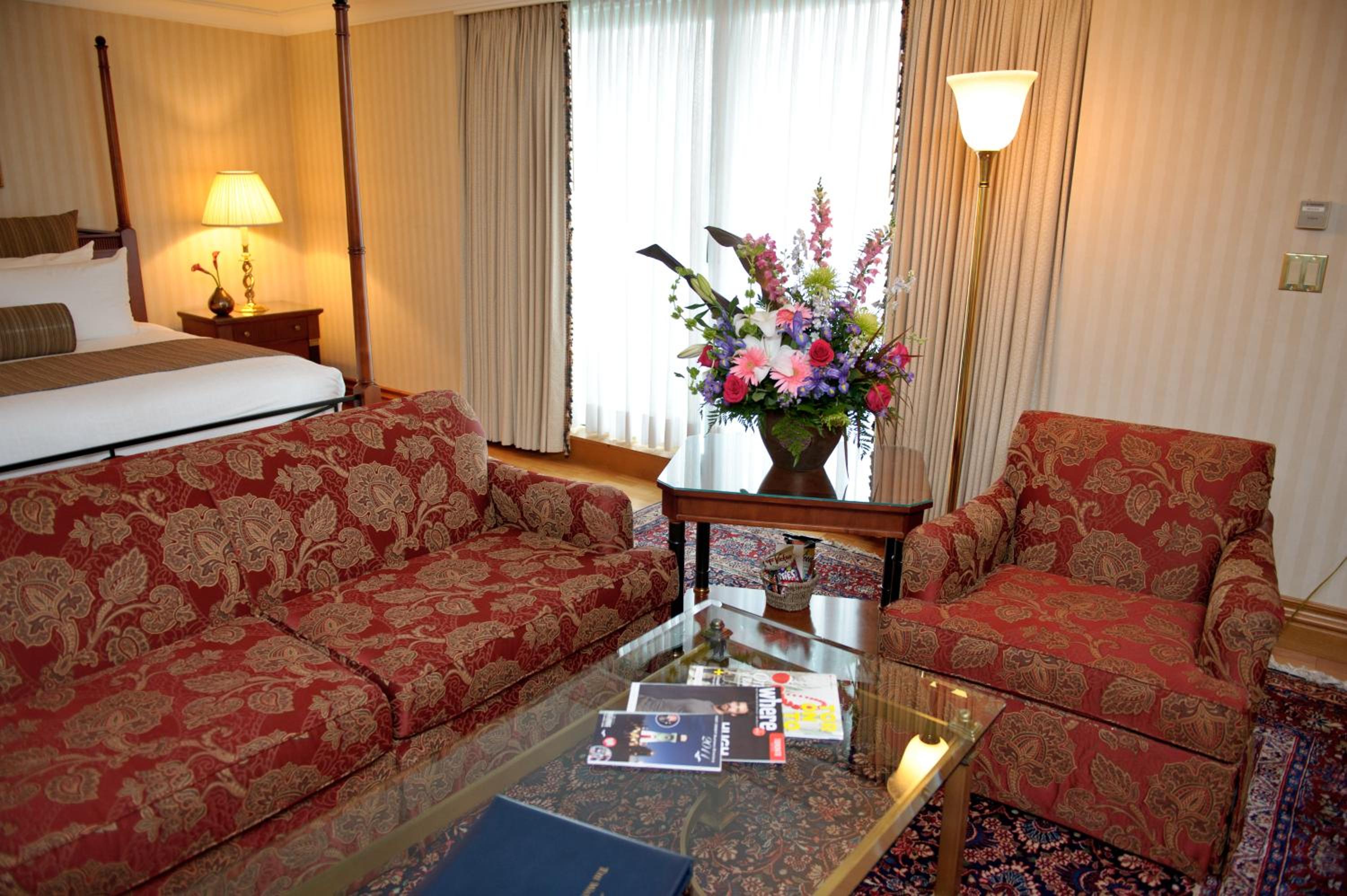 Deluxe King Room - Photo 9