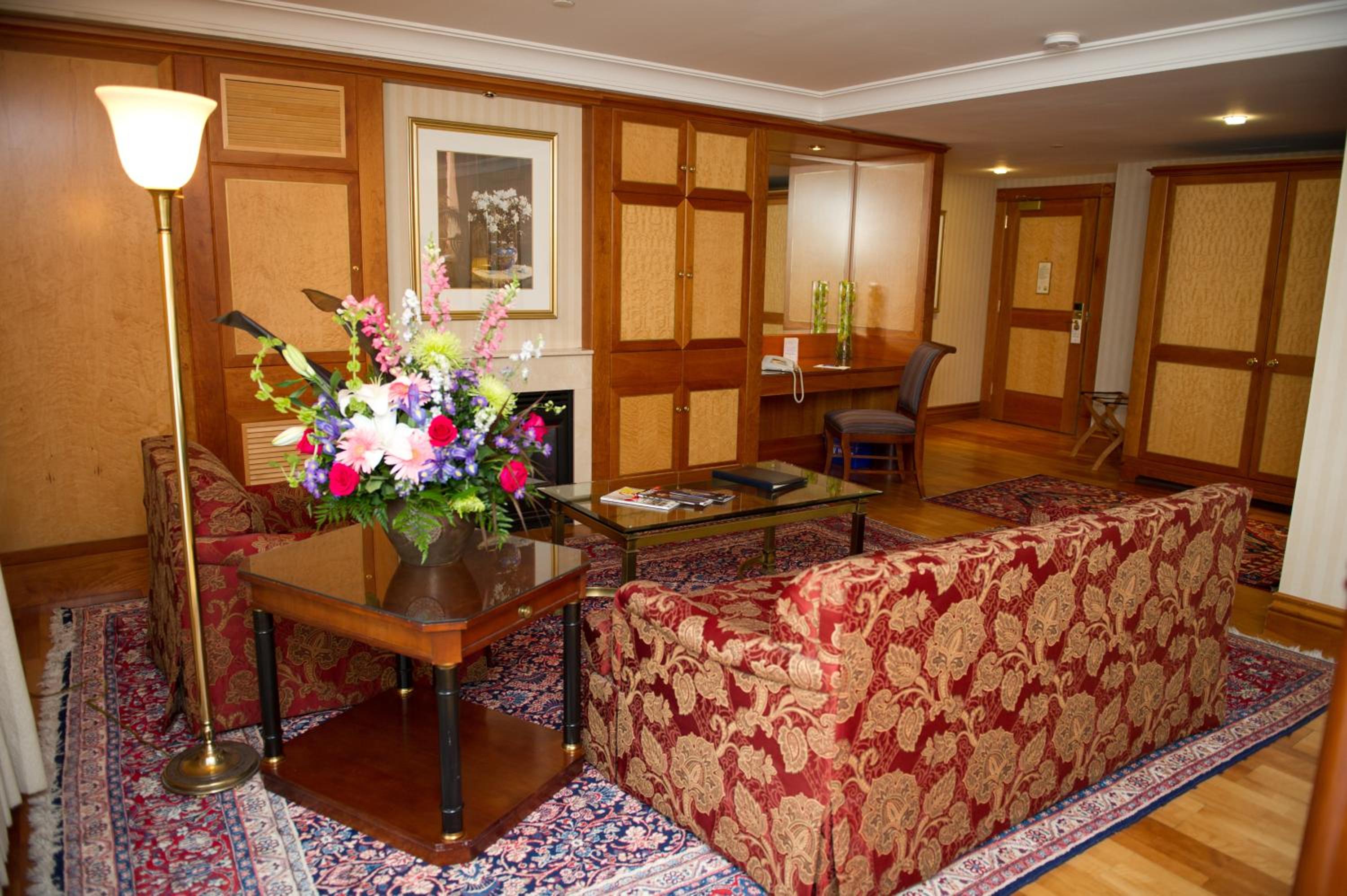 Deluxe King Room - Photo 8