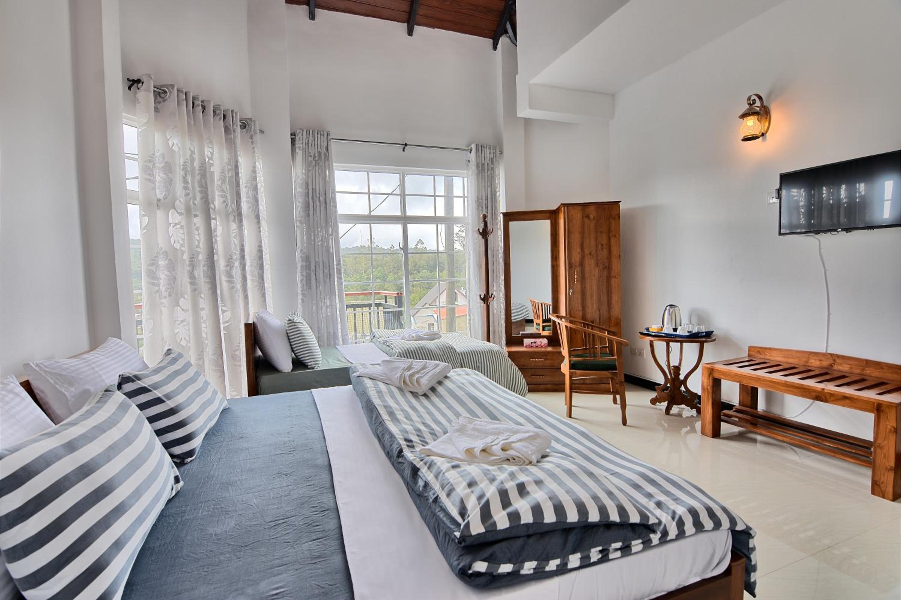 Deluxe Triple Room With Mountain View and Private Balcony photo 1