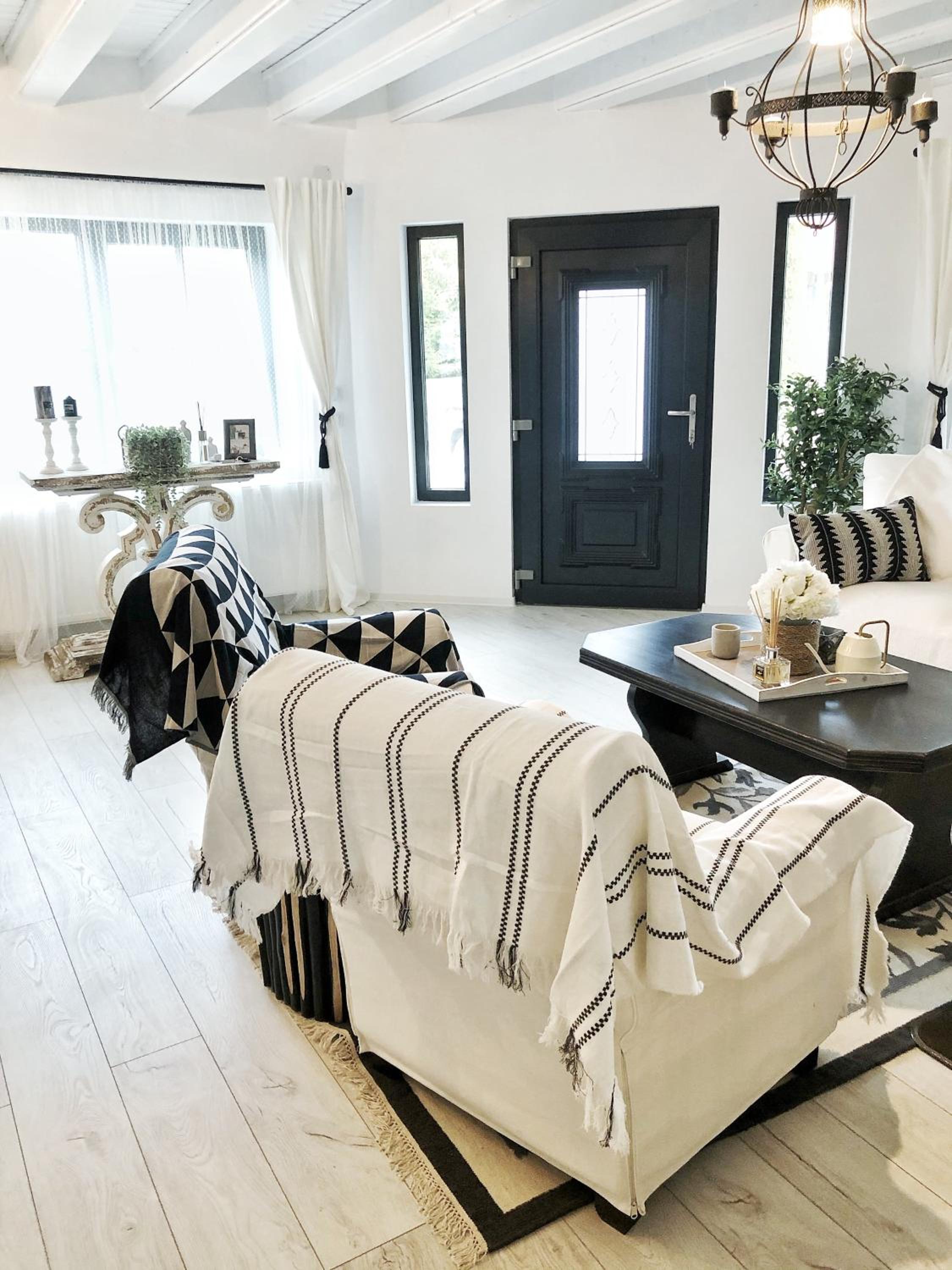 Six-Bedroom House photo 1