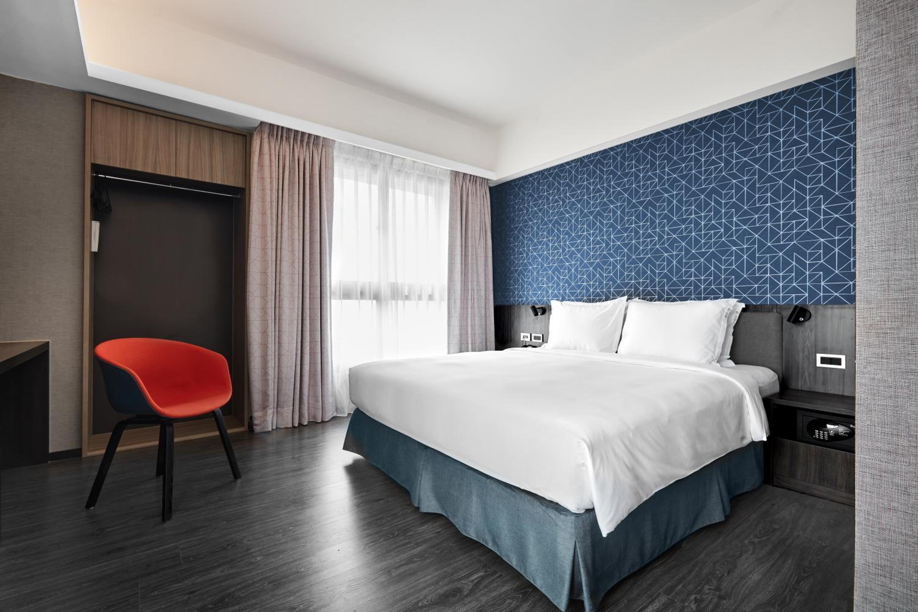 Standard King Room with River View - High Floor